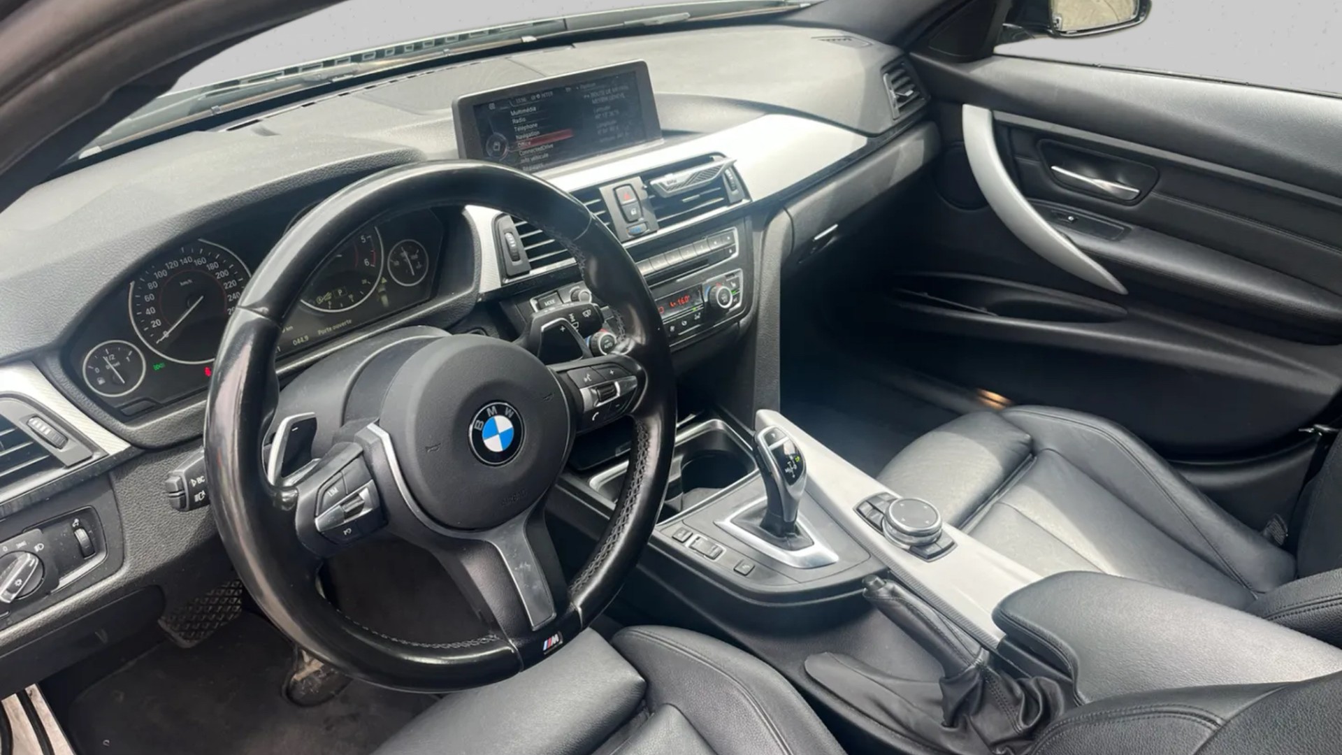 BMW 320d xDrive Touring M Sport-image-8