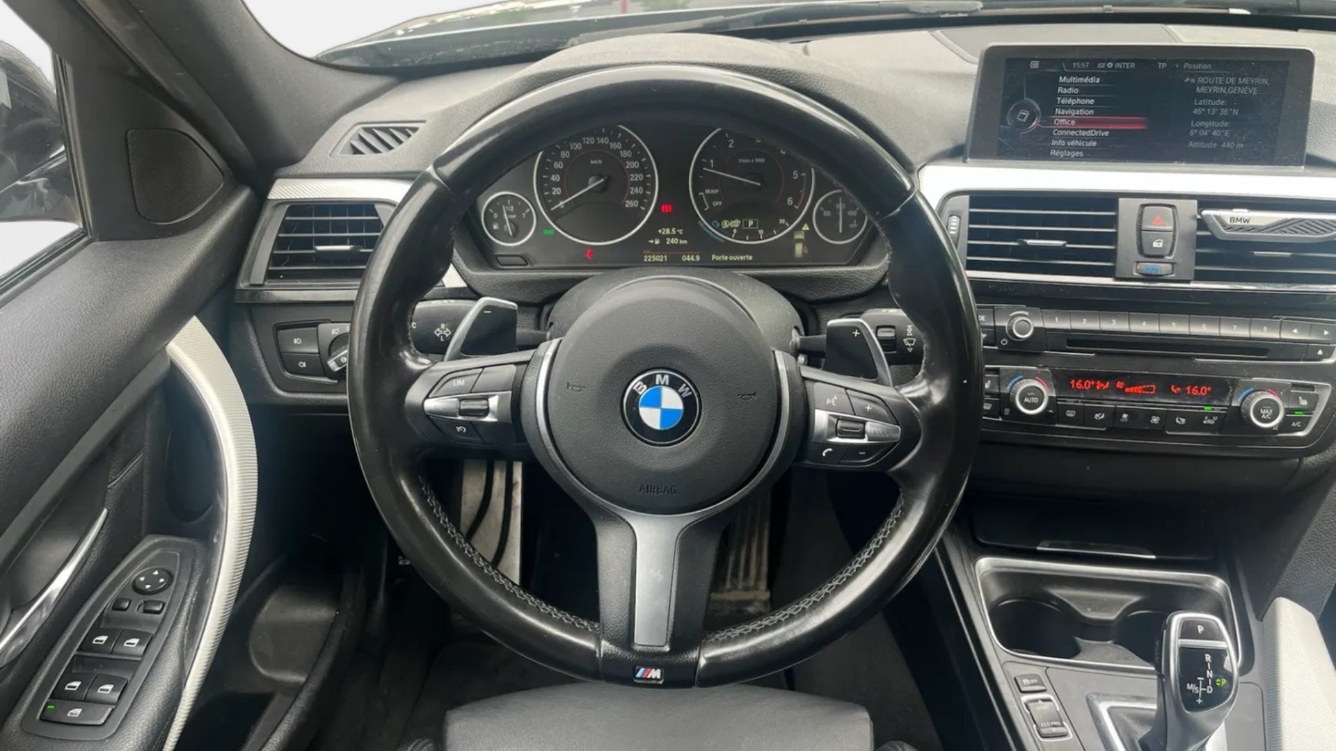 BMW 320d xDrive Touring M Sport - OFFRE EXCEPTIONNELLE-image-12