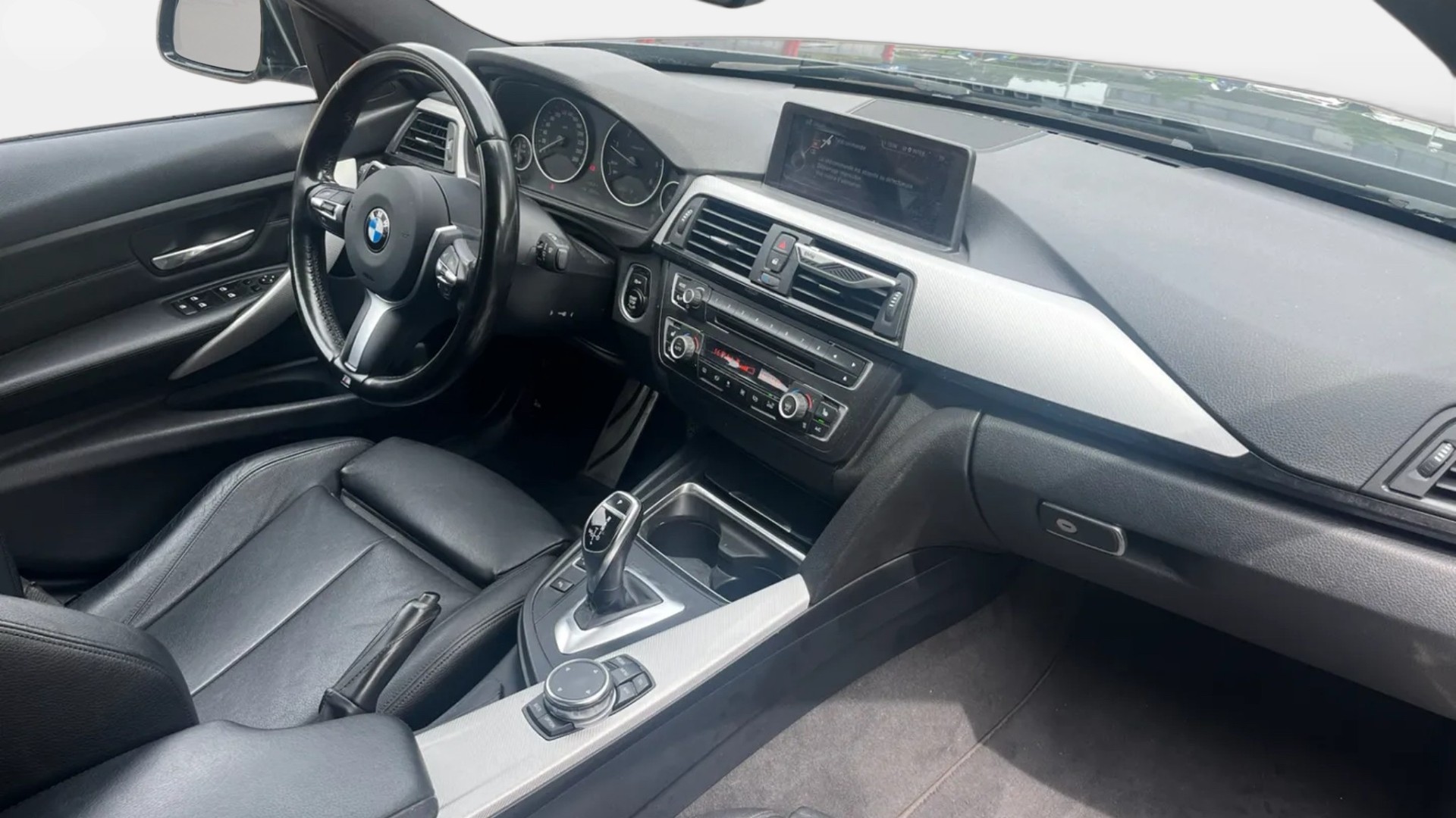 BMW 320d xDrive Touring M Sport - OFFRE EXCEPTIONNELLE-image-11