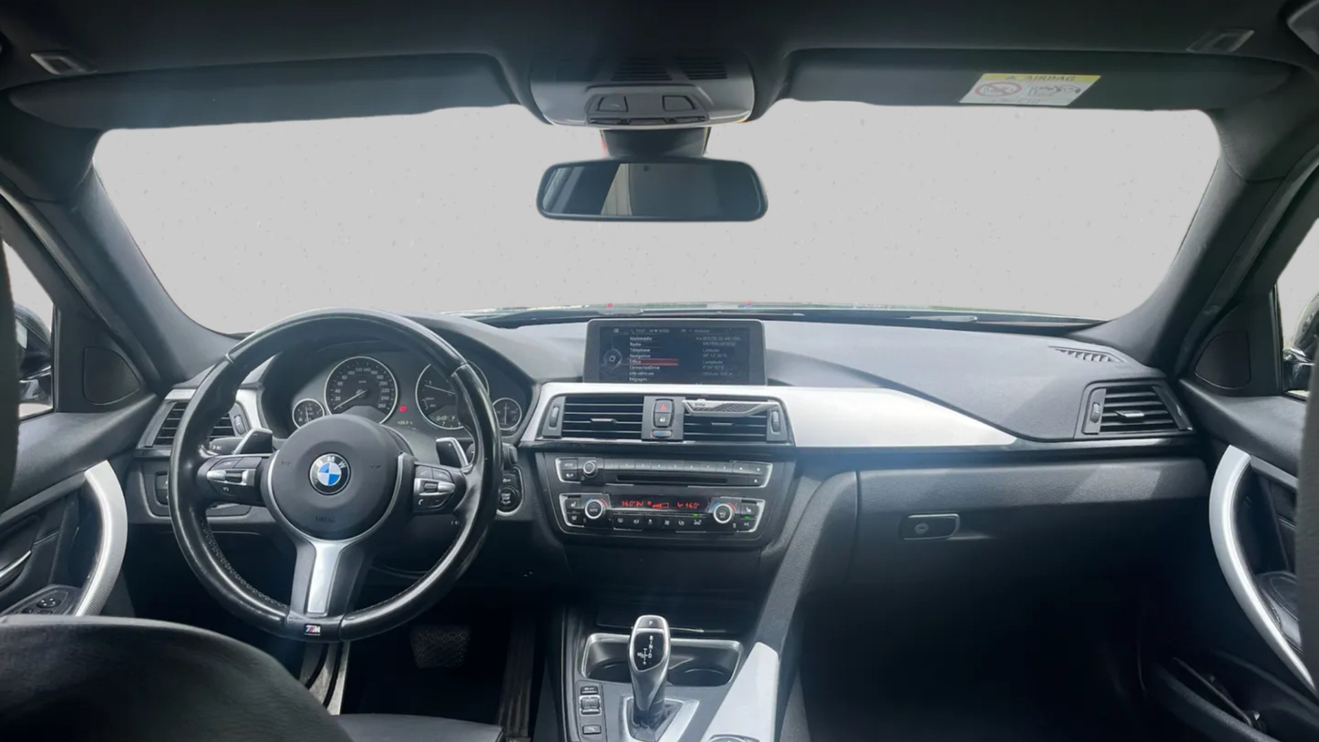 BMW 320d xDrive Touring M Sport-image-10