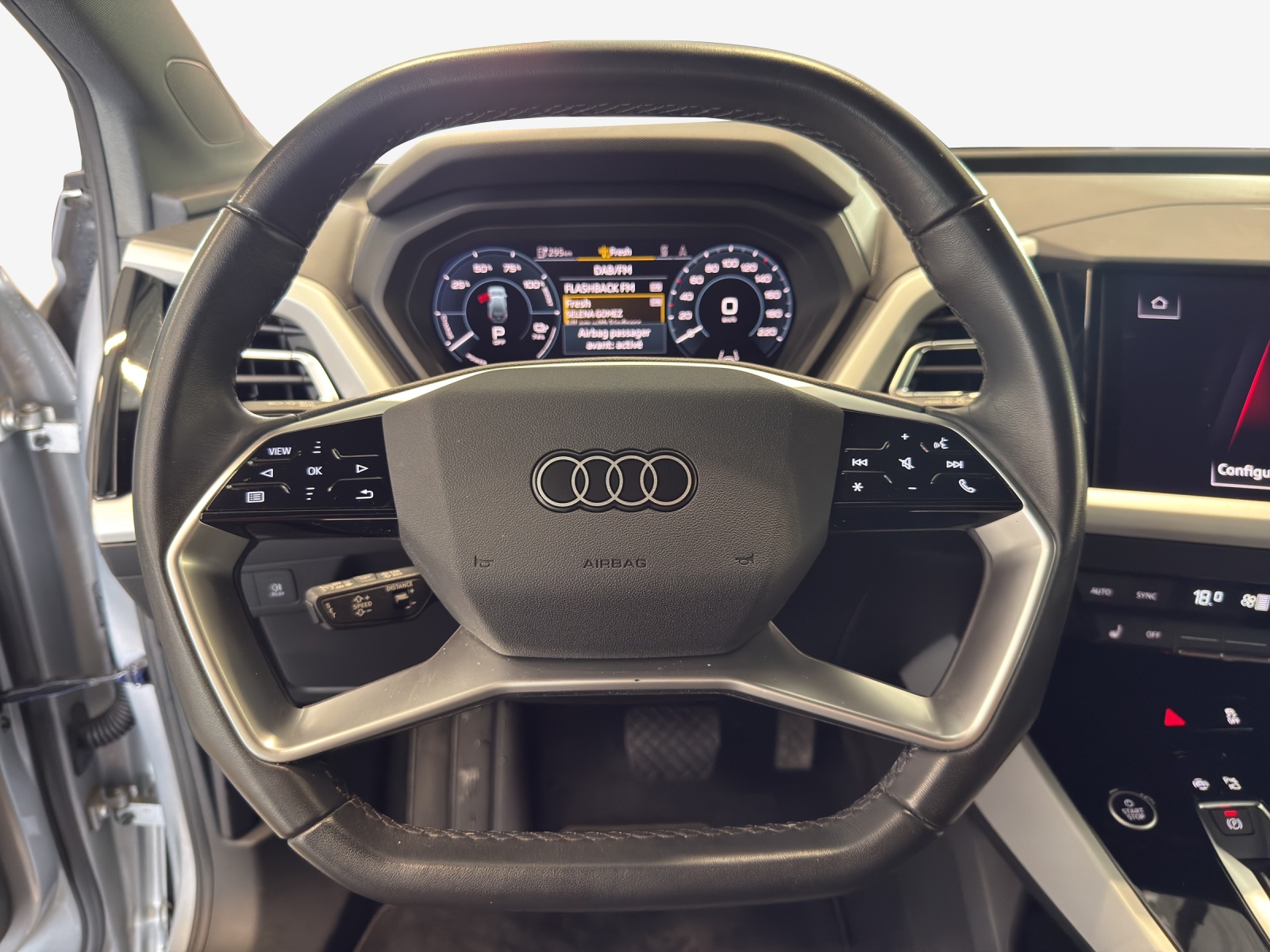 AUDI Q4 e-tron 50 quattro-image-9