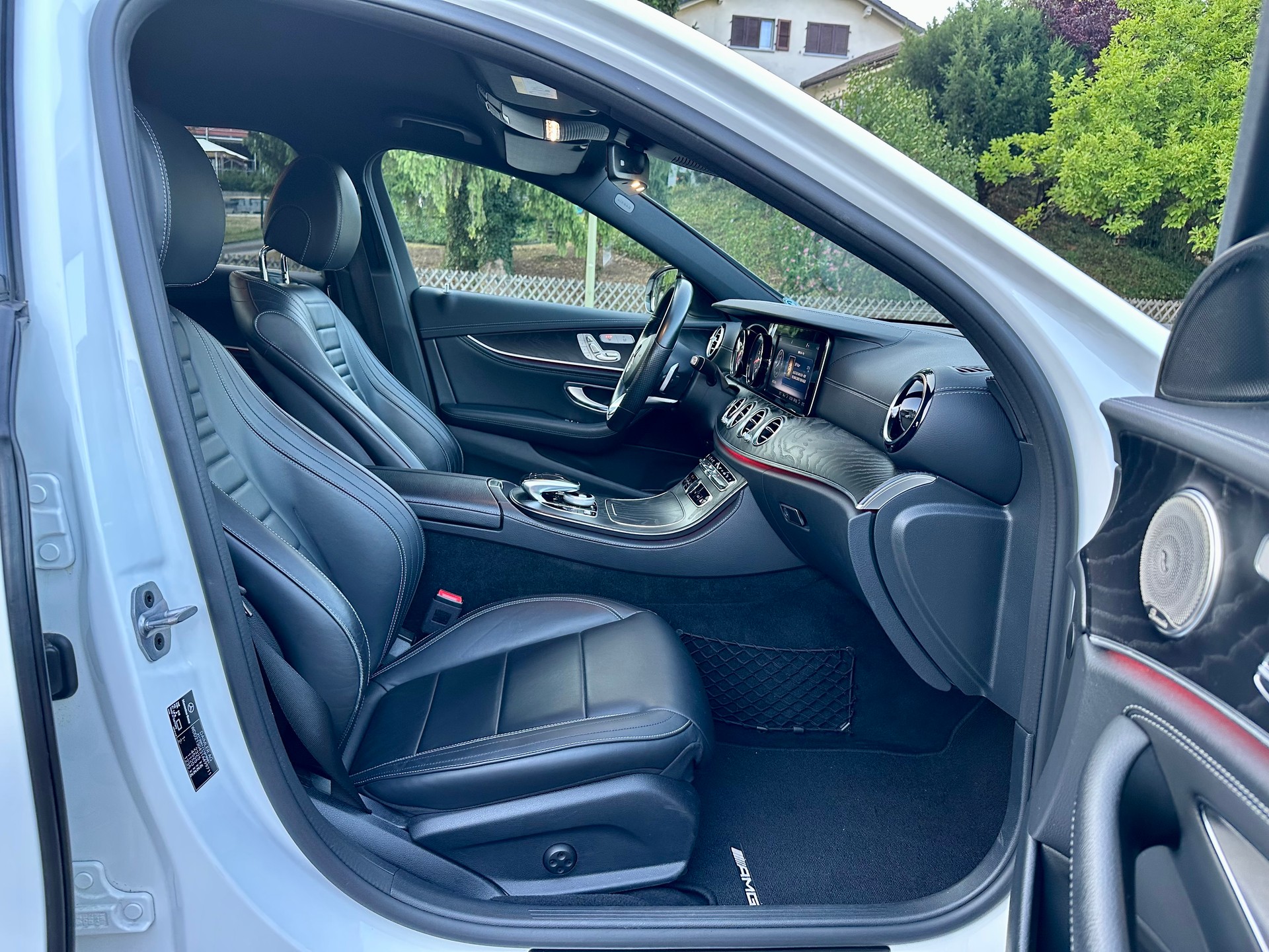 MERCEDES-BENZ E 200 AMG Line 4Matic 9G-Tronic-image-11