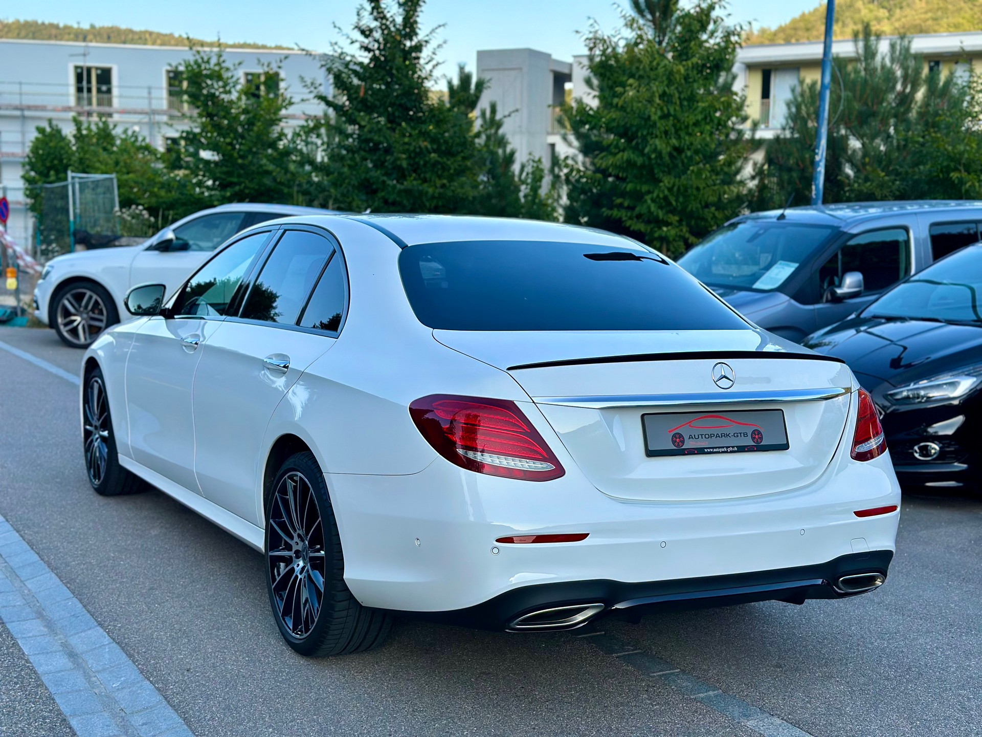 MERCEDES-BENZ E 200 AMG Line 4Matic 9G-Tronic-image-5