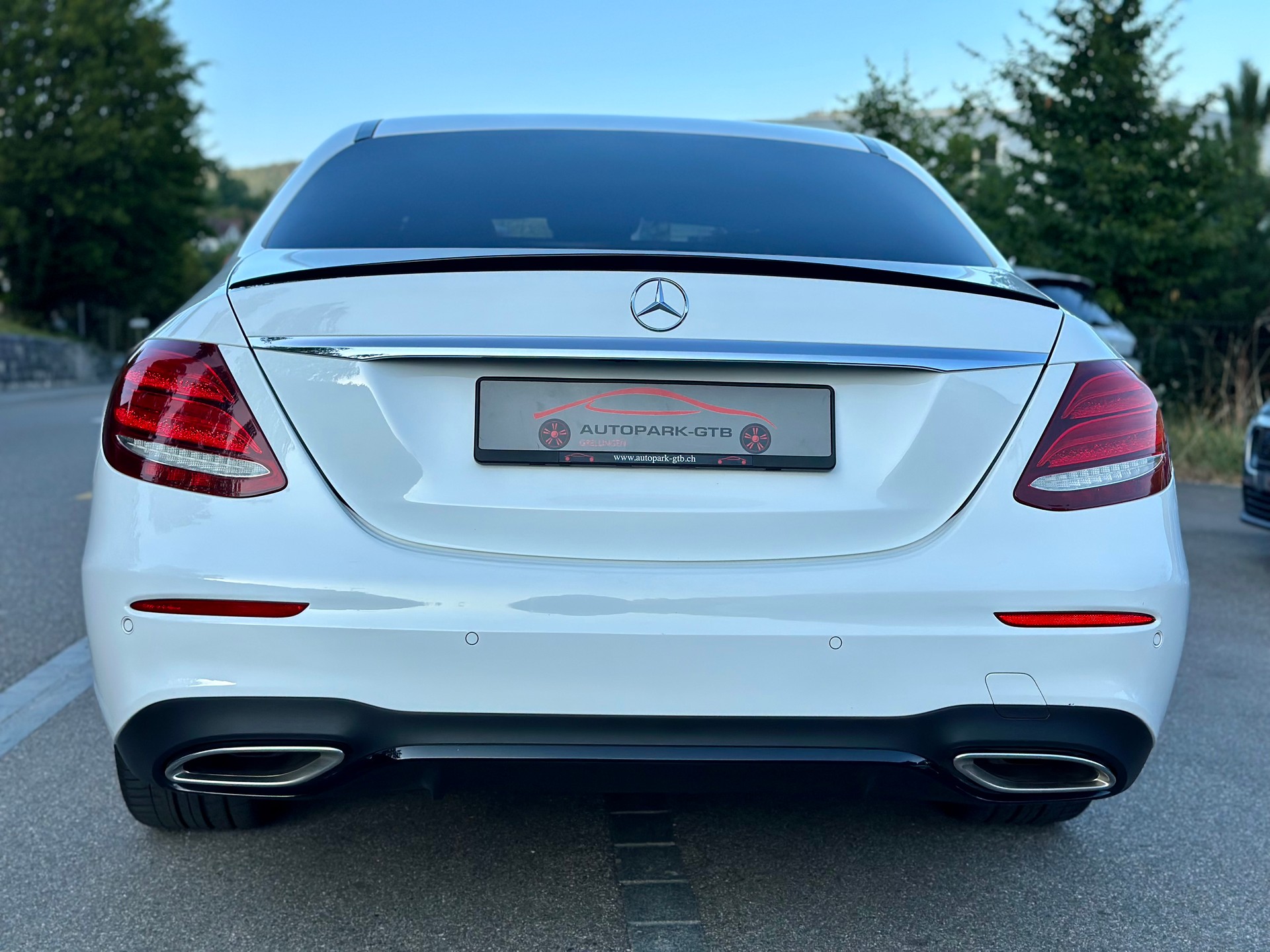 MERCEDES-BENZ E 200 AMG Line 4Matic 9G-Tronic-image-7