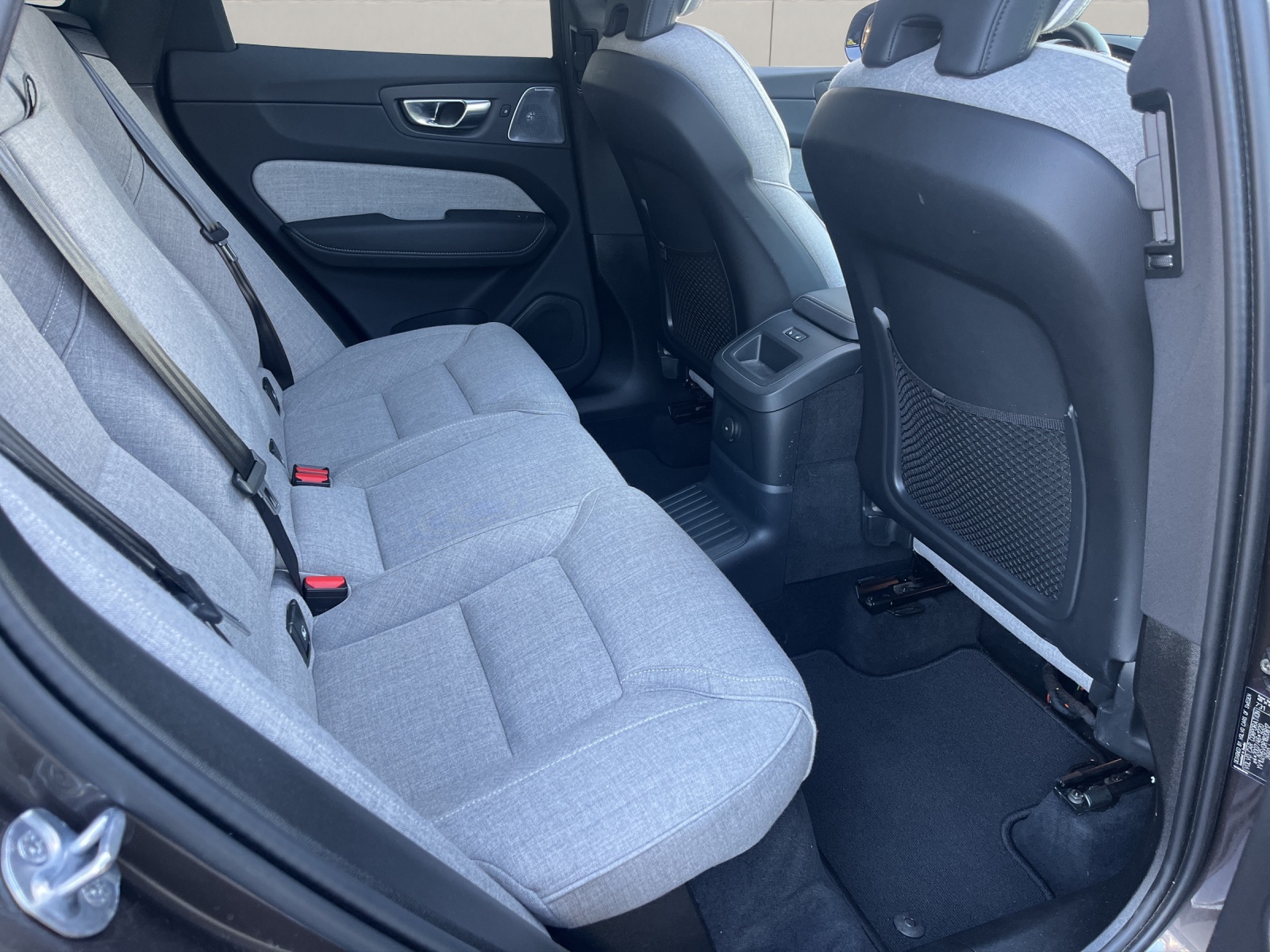 VOLVO XC60 2.0 T8 TE Ultimate Dark eAWD-image-9