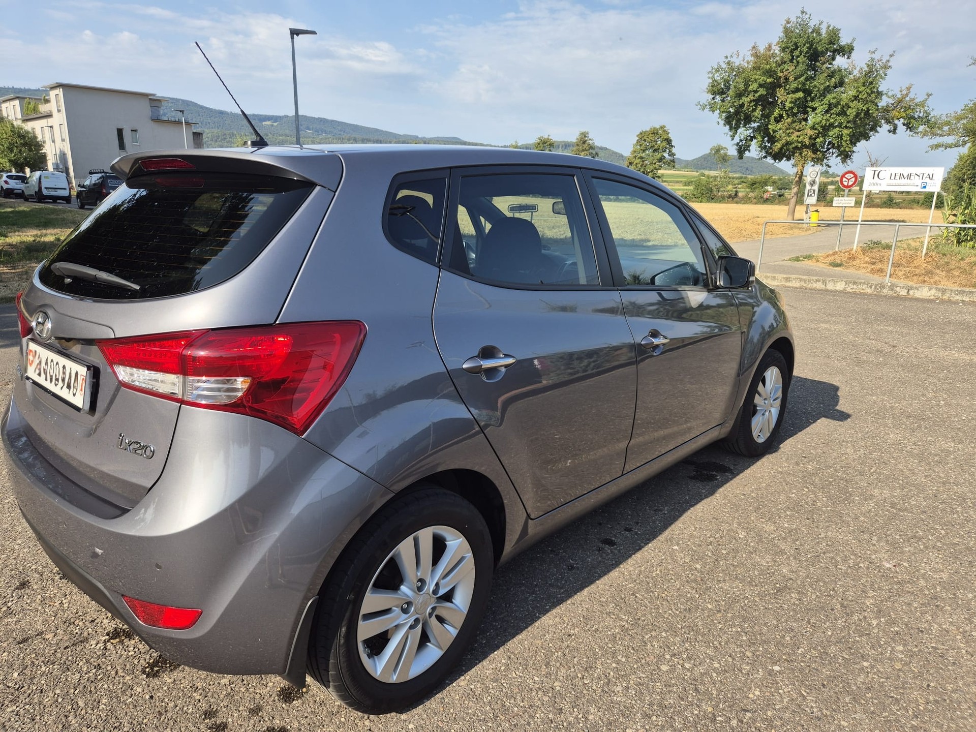 HYUNDAI 1.6 Style-image-1