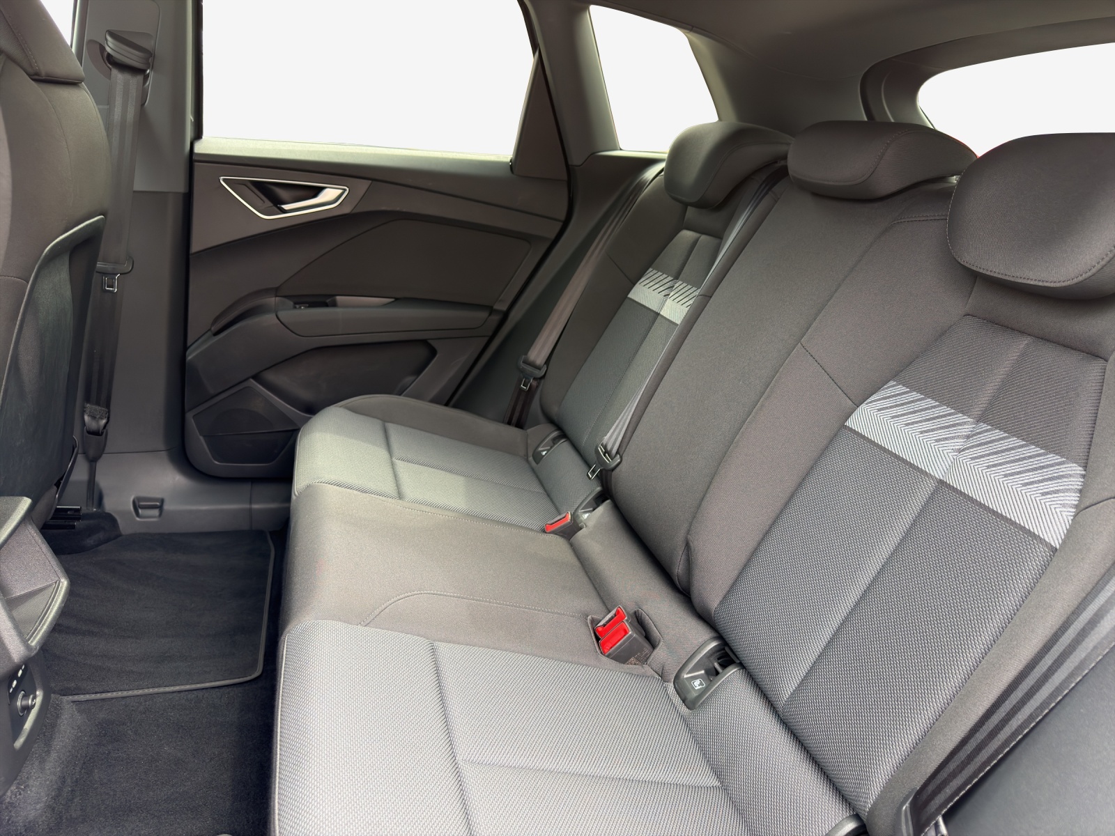 AUDI Q4 e-tron 40-image-12