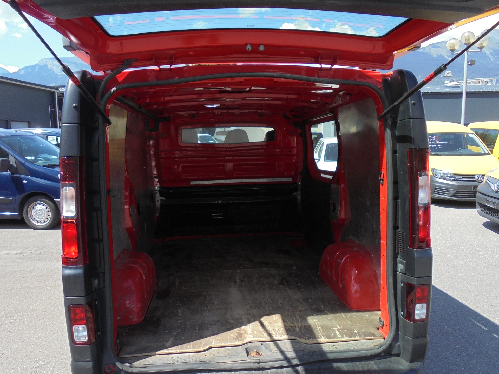 RENAULT Trafic 2.0 Energy dCi 120 3.0t Business L1H1-image-6