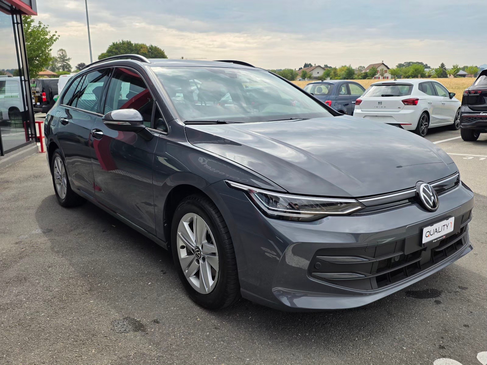 VW Golf Variant 1.5 eTSI mHEV Life DSG-image-3