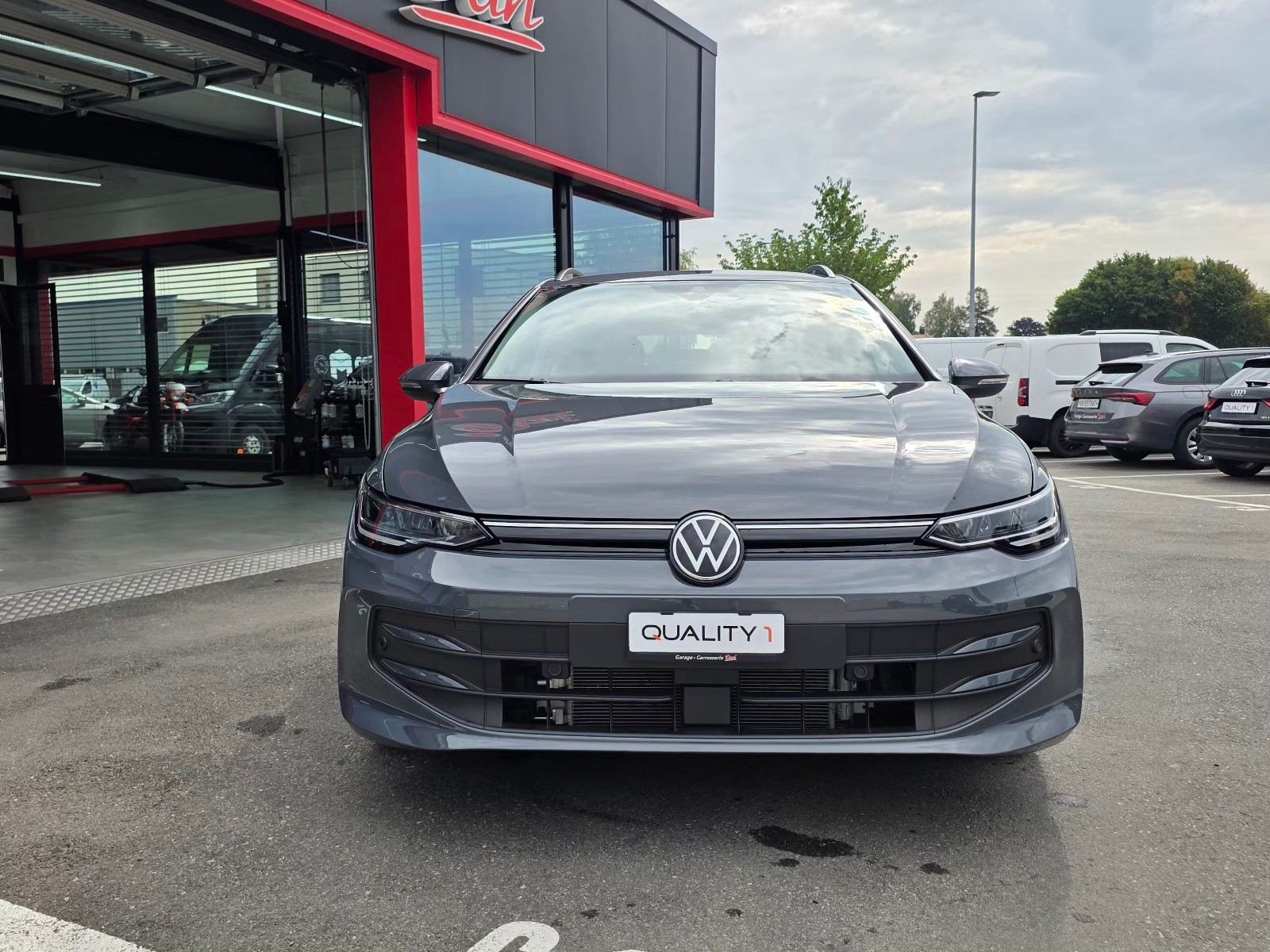 VW Golf Variant 1.5 eTSI mHEV Life DSG-image-2