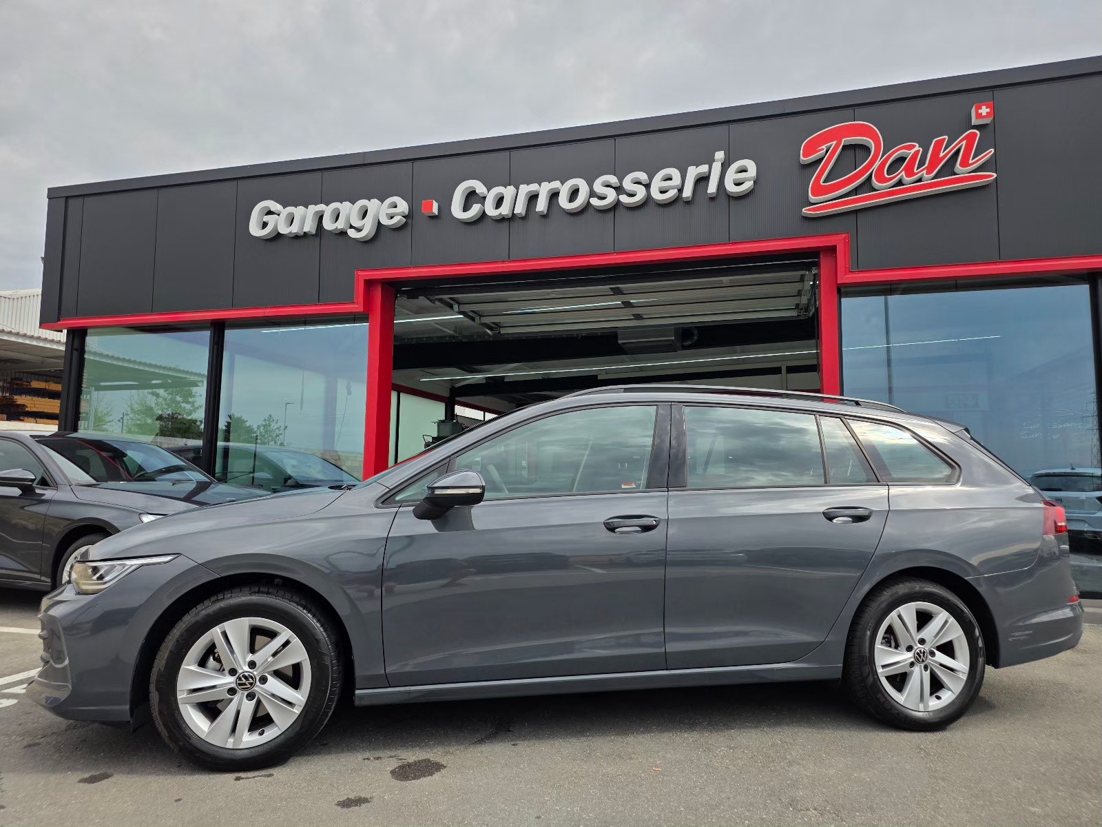 VW Golf Variant 1.5 eTSI mHEV Life DSG-image-0