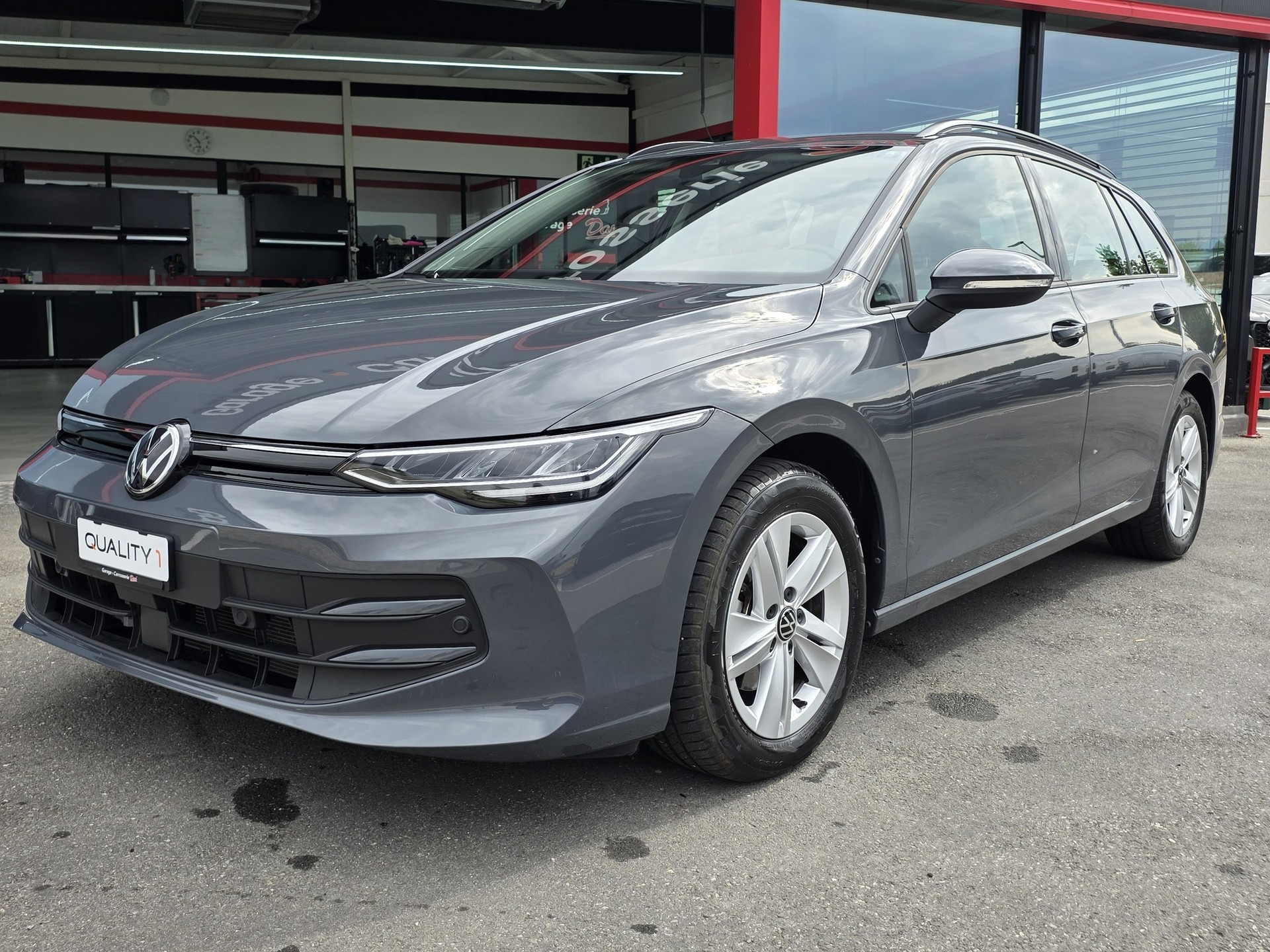 VW Golf Variant 1.5 eTSI mHEV Life DSG-image-1
