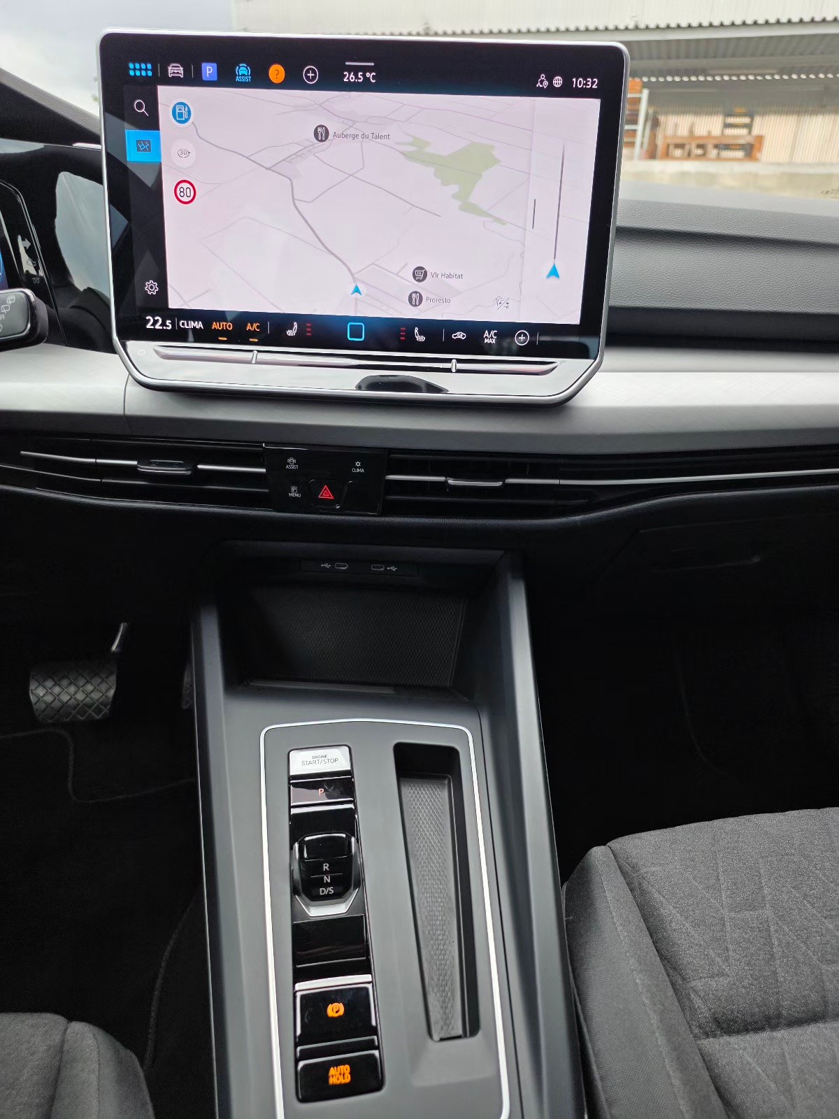 VW Golf Variant 1.5 eTSI mHEV Life DSG-image-8
