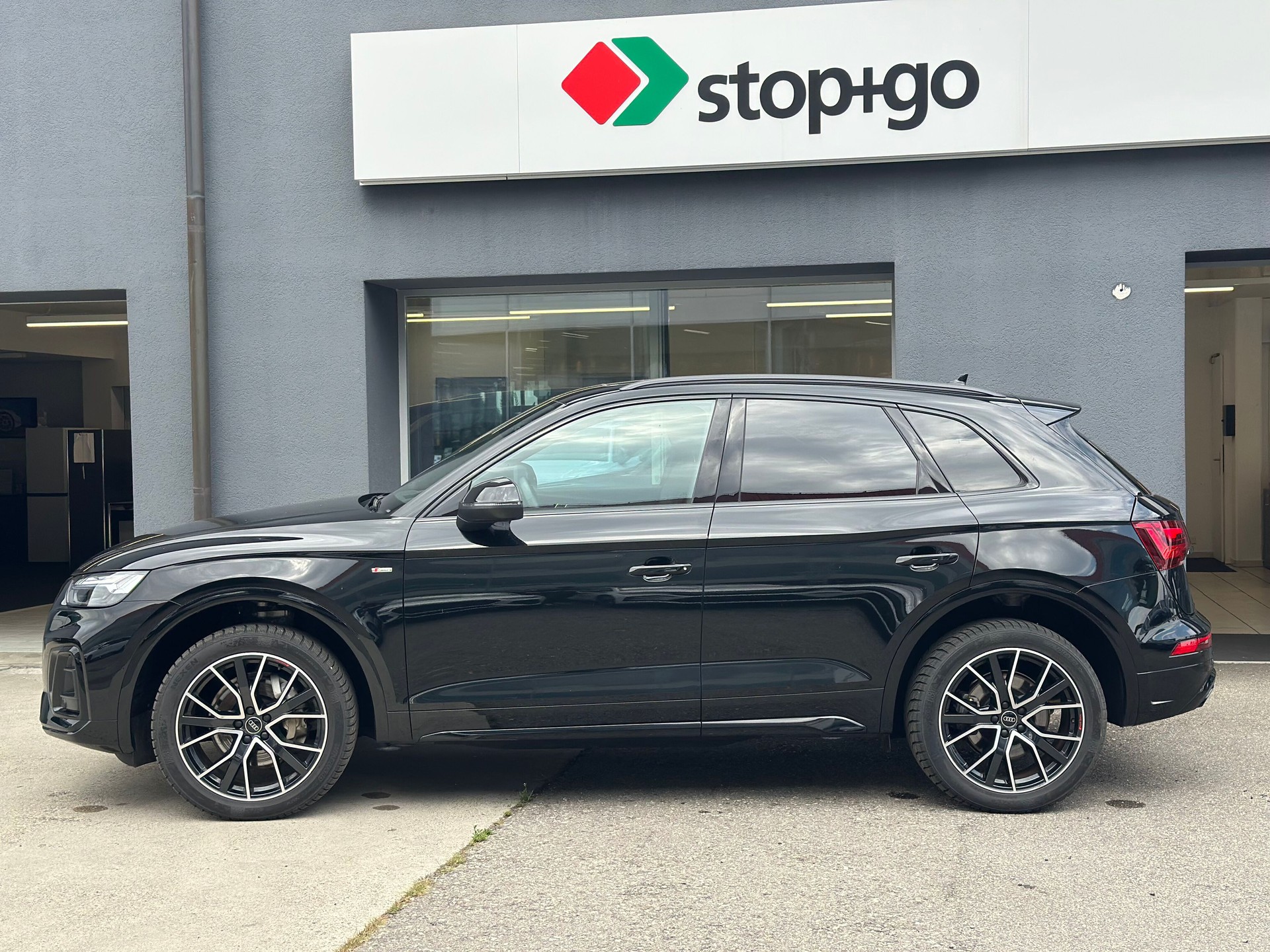 AUDI Q5 40 TDI quattro S-tronic-image-2
