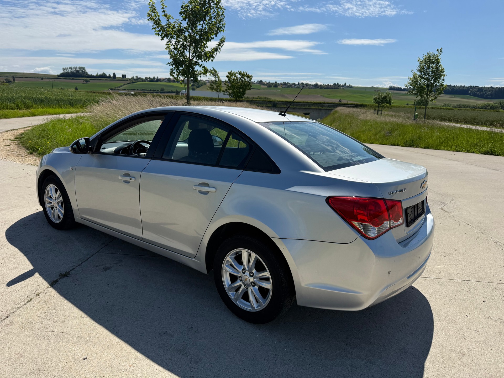CHEVROLET Cruze Station Wagon 2.0 VCDi-image-2