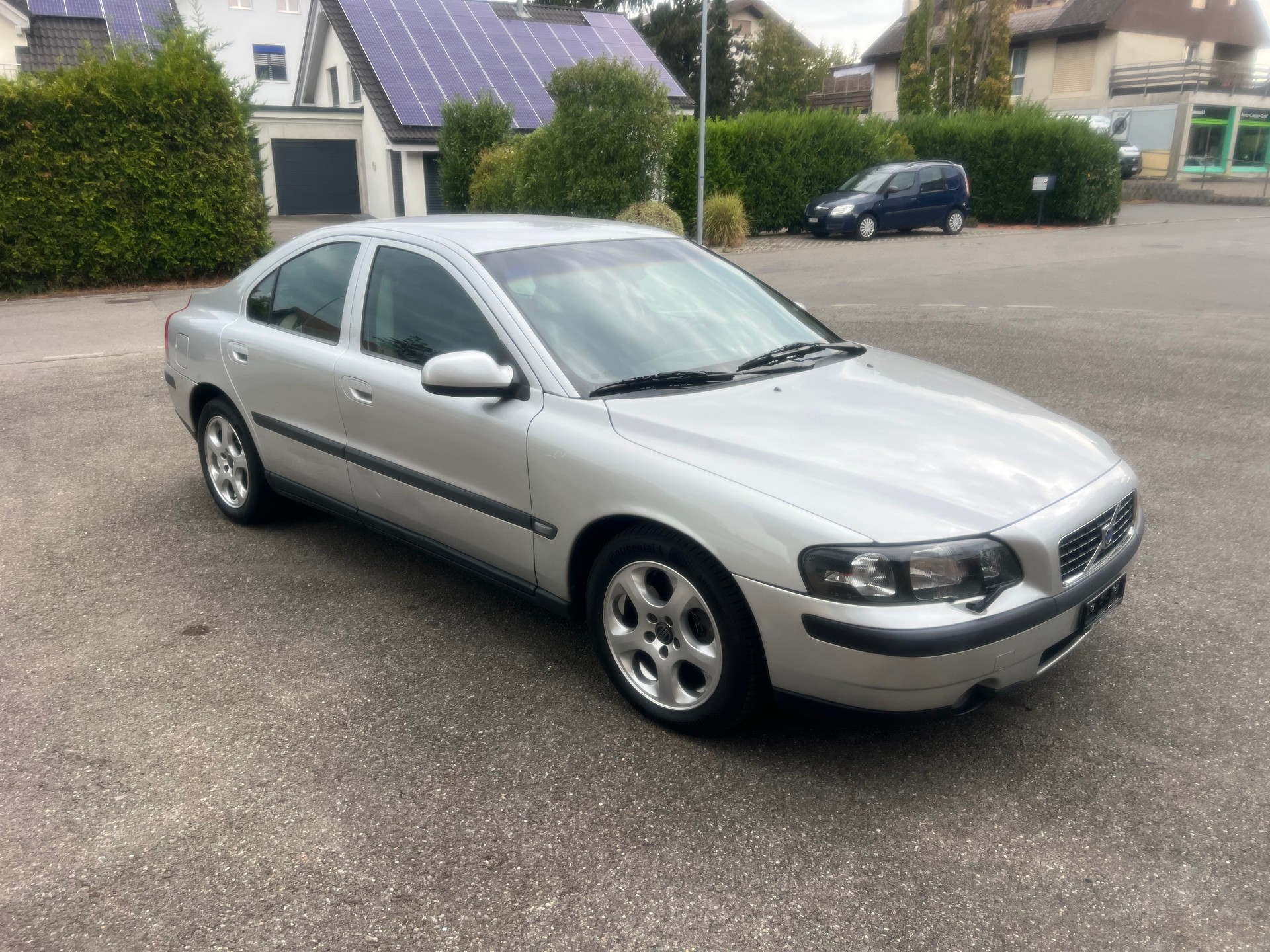 VOLVO S60 2.4T-image-1