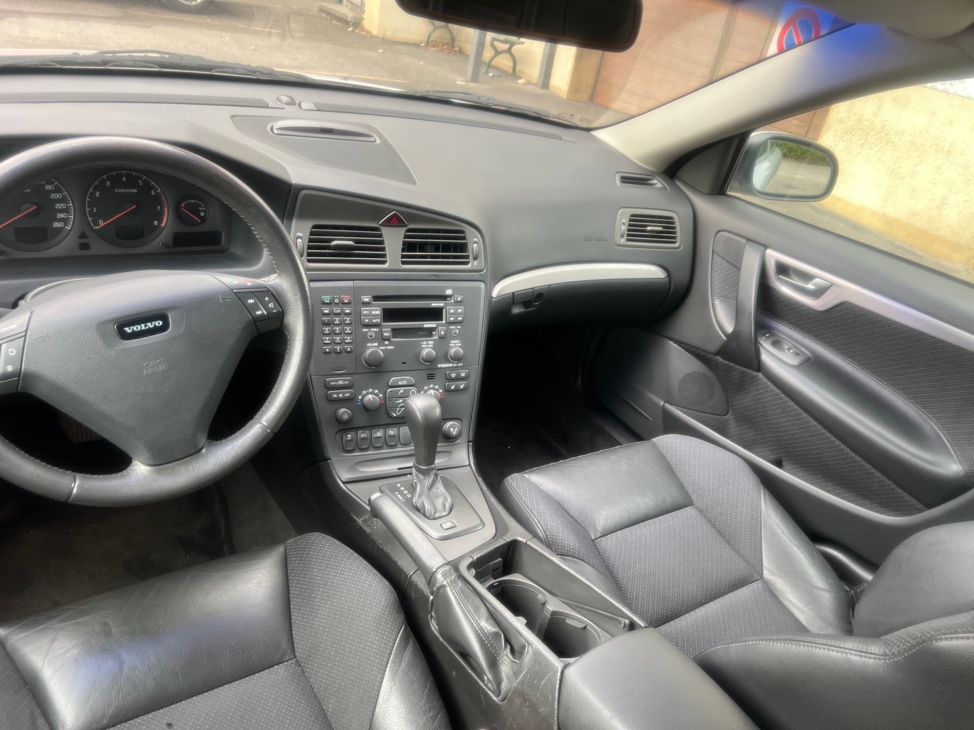 VOLVO S60 2.4T-image-7
