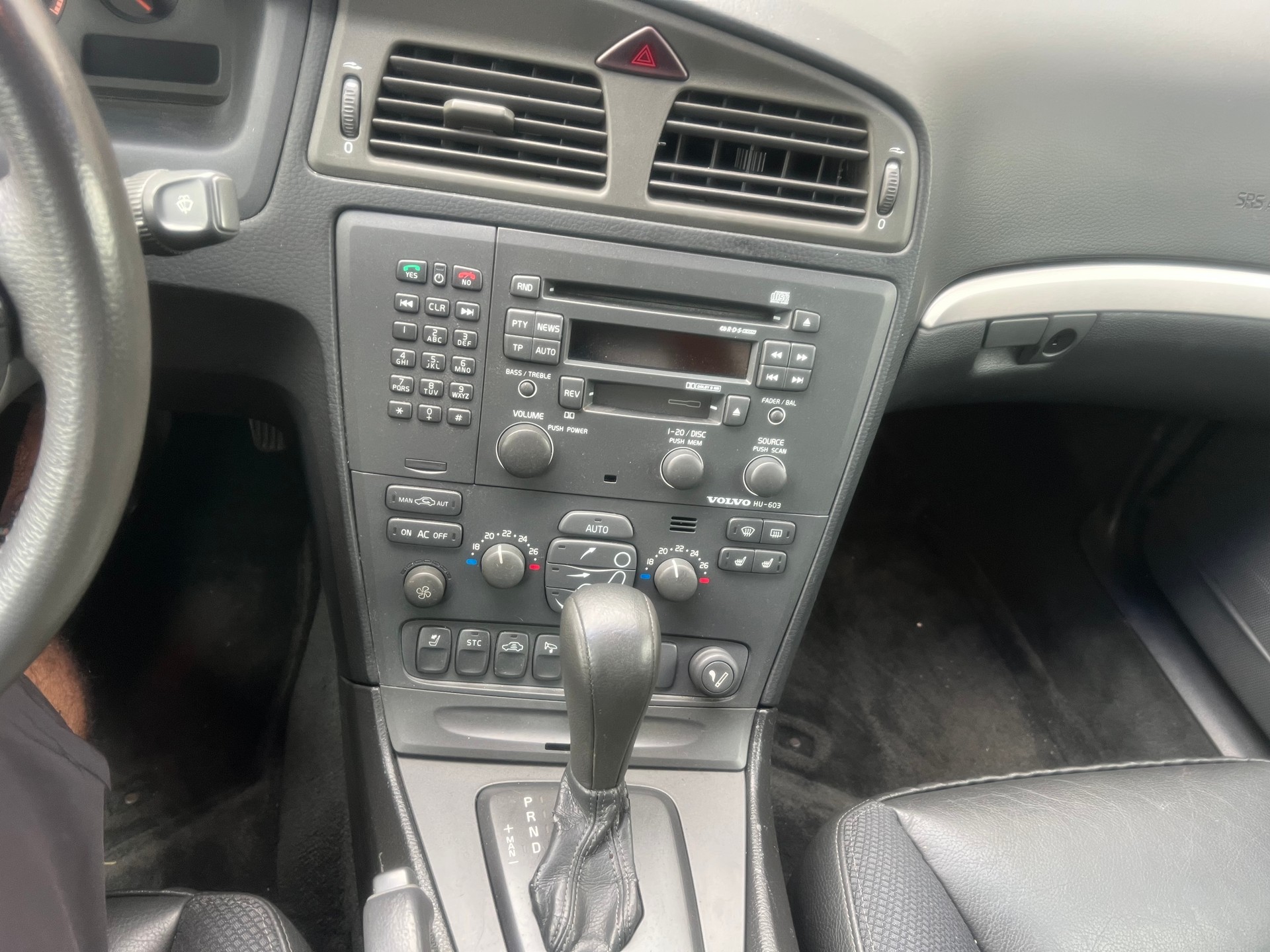 VOLVO S60 2.4T-image-10