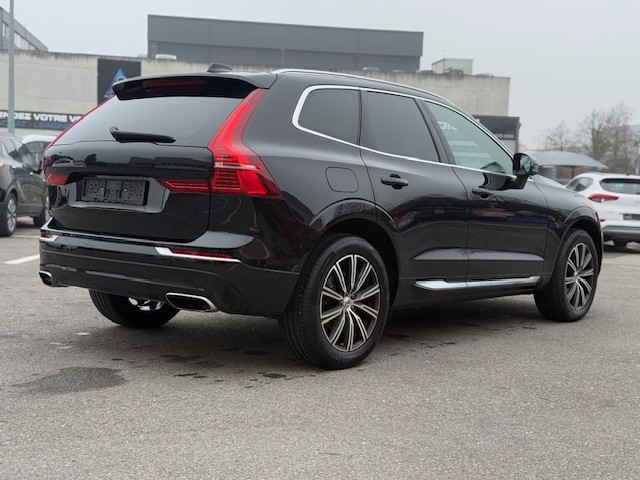 VOLVO XC60 D5 AWD Momentum Geartronic-image-3