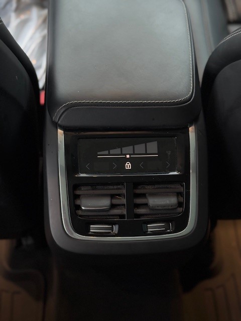 VOLVO XC60 D5 AWD Momentum Geartronic-image-13