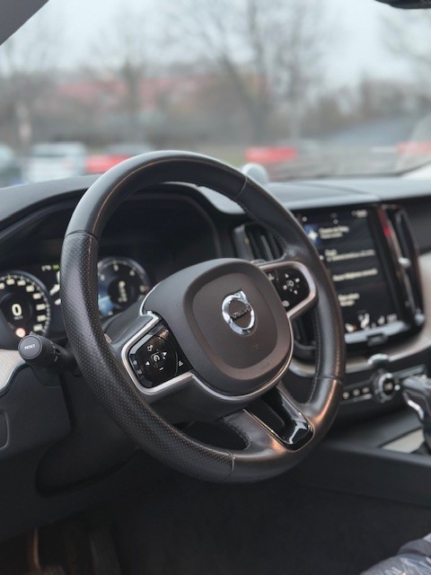 VOLVO XC60 D5 AWD Momentum Geartronic-image-6