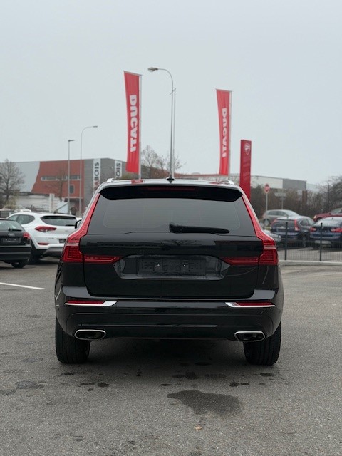 VOLVO XC60 D5 AWD Momentum Geartronic-image-2