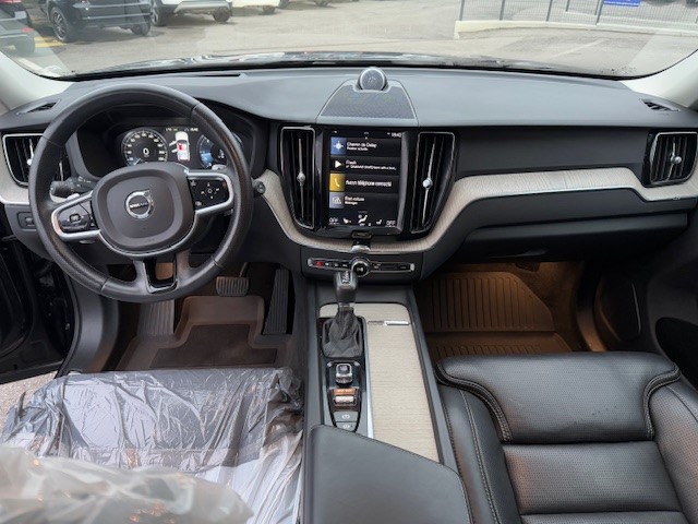 VOLVO XC60 D5 AWD Momentum Geartronic-image-9