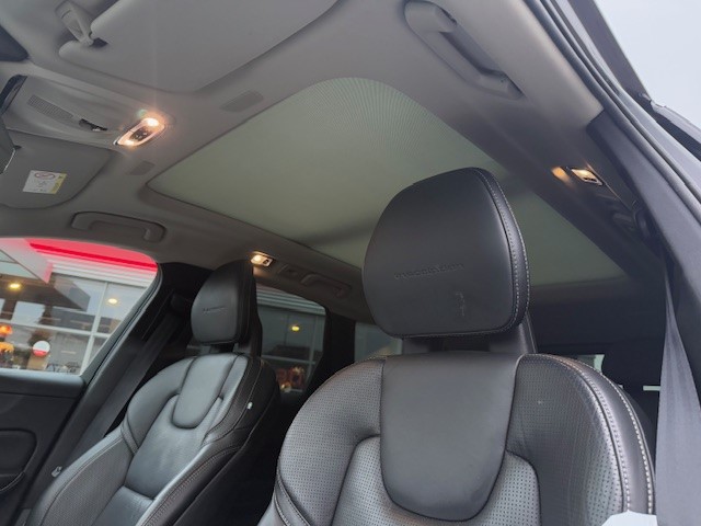 VOLVO XC60 D5 AWD Momentum Geartronic-image-12