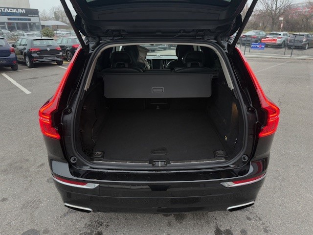 VOLVO XC60 D5 AWD Momentum Geartronic-image-4