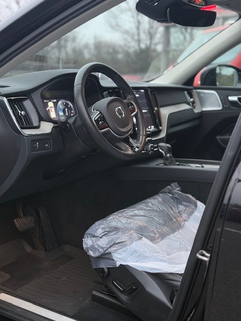 VOLVO XC60 D5 AWD Momentum Geartronic-image-5