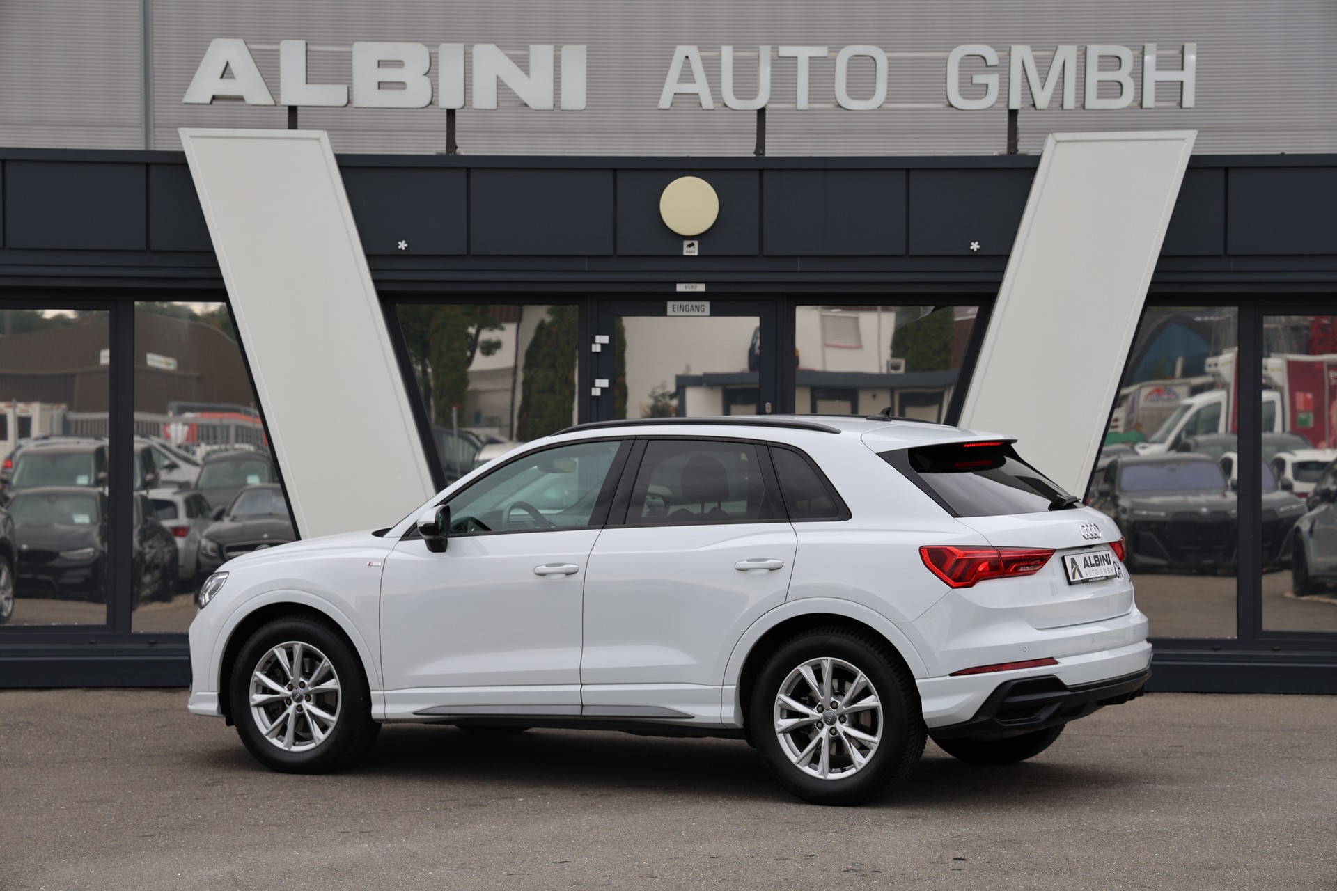 AUDI Q3 2.0 45 TFSI S line quattro S-Tronic-image-3