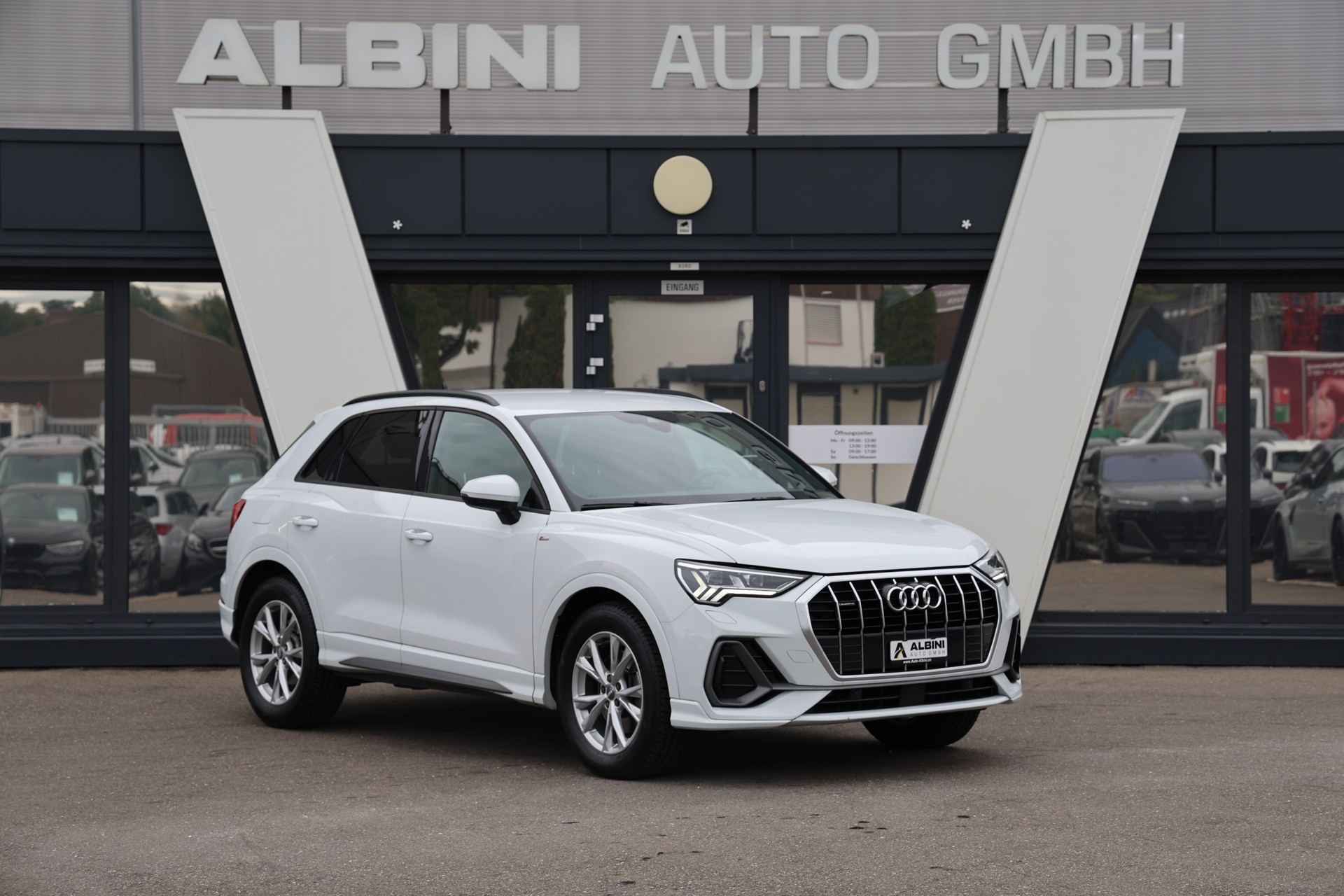 AUDI Q3 2.0 45 TFSI S line quattro S-Tronic-image-1