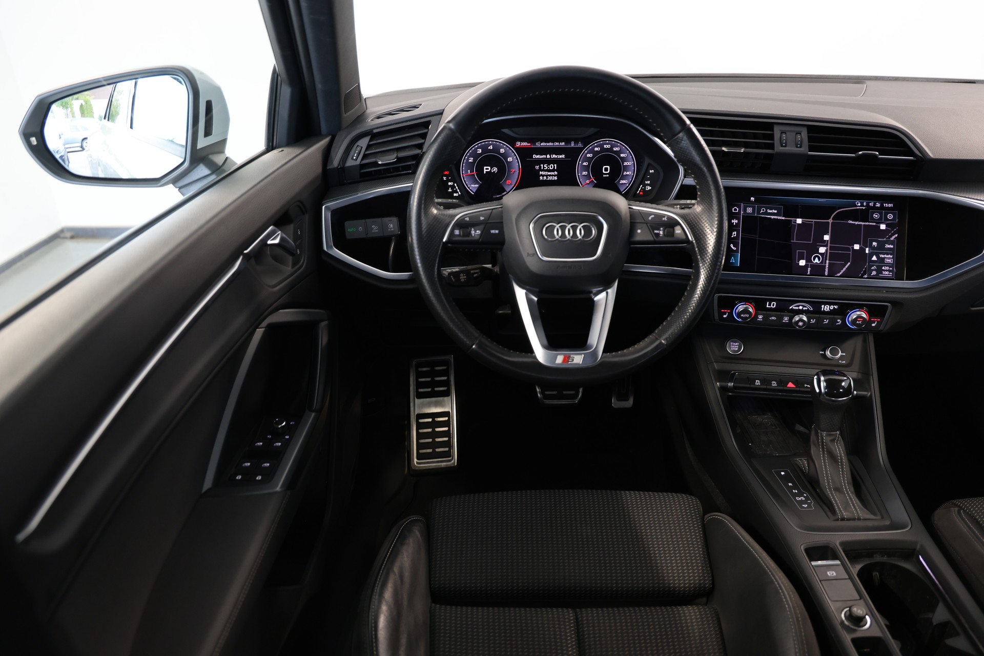 AUDI Q3 2.0 45 TFSI S line quattro S-Tronic-image-8