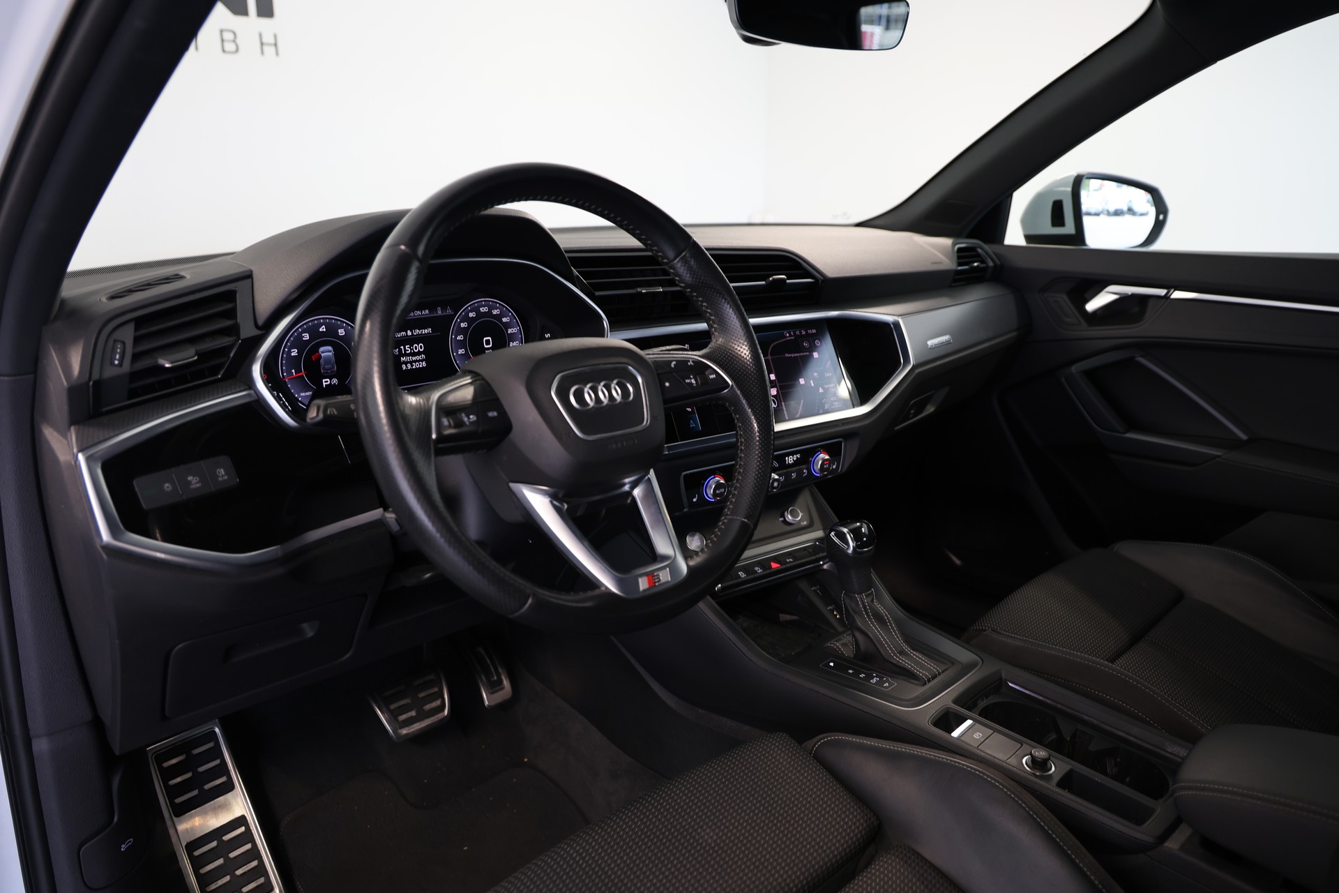 AUDI Q3 2.0 45 TFSI S line quattro S-Tronic-image-7