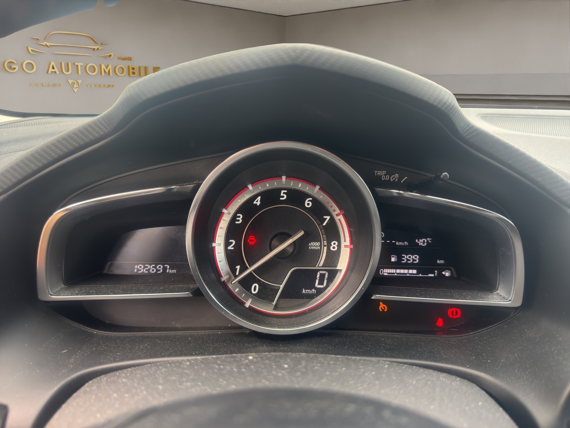 MAZDA 3-image-9