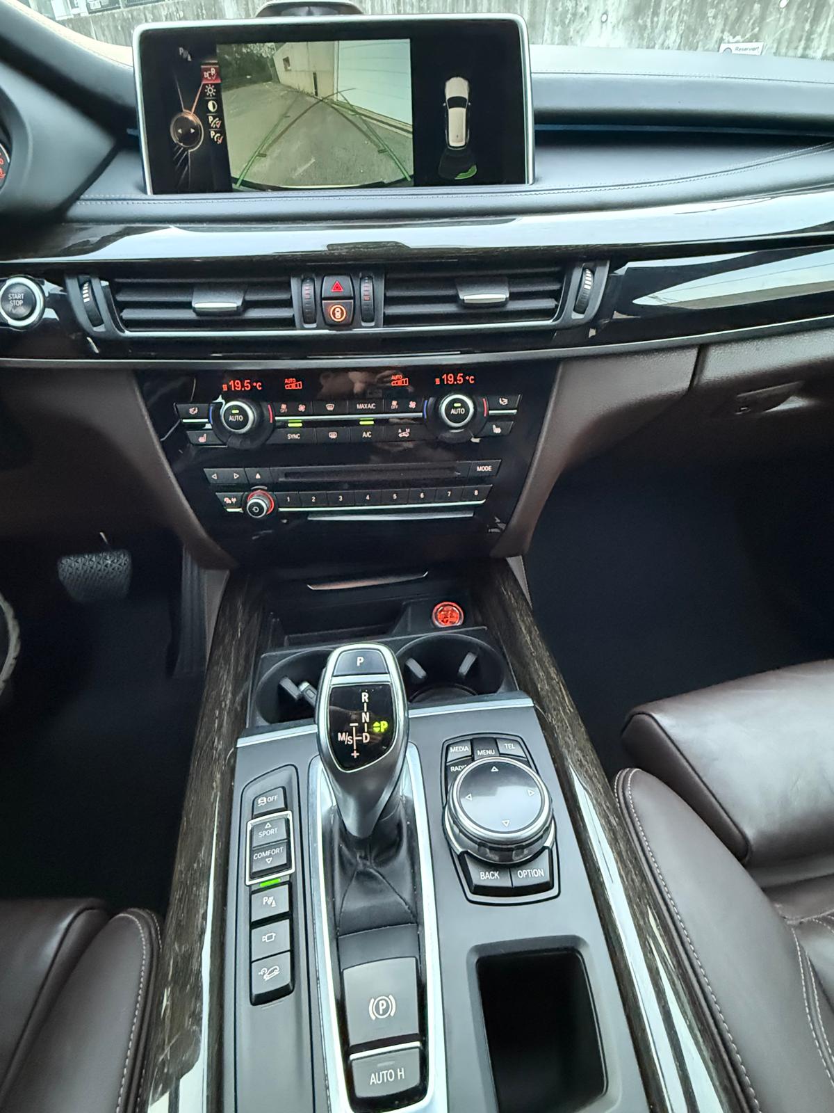 BMW 50i xDrive-image-5