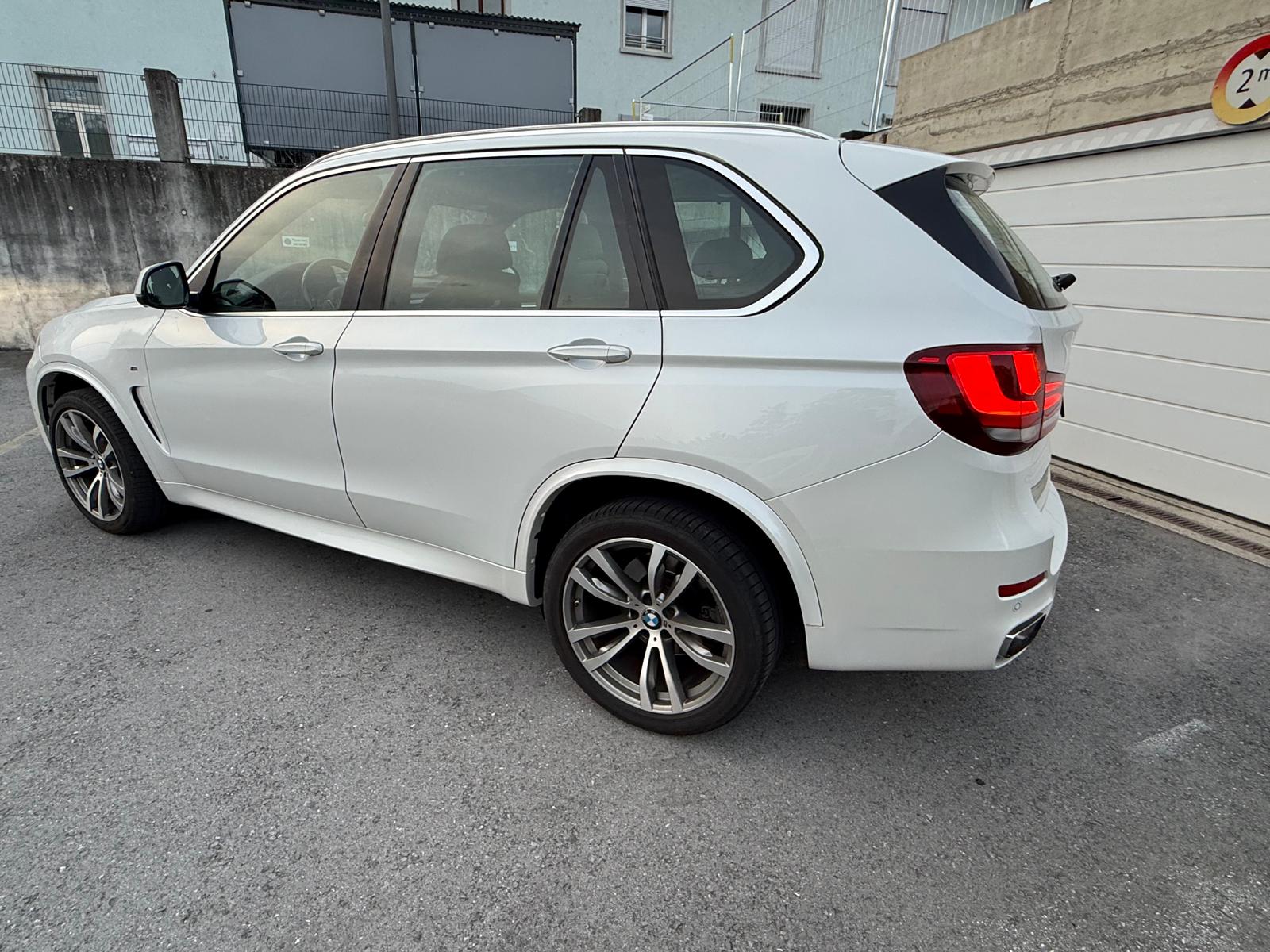 BMW 50i xDrive-image-2