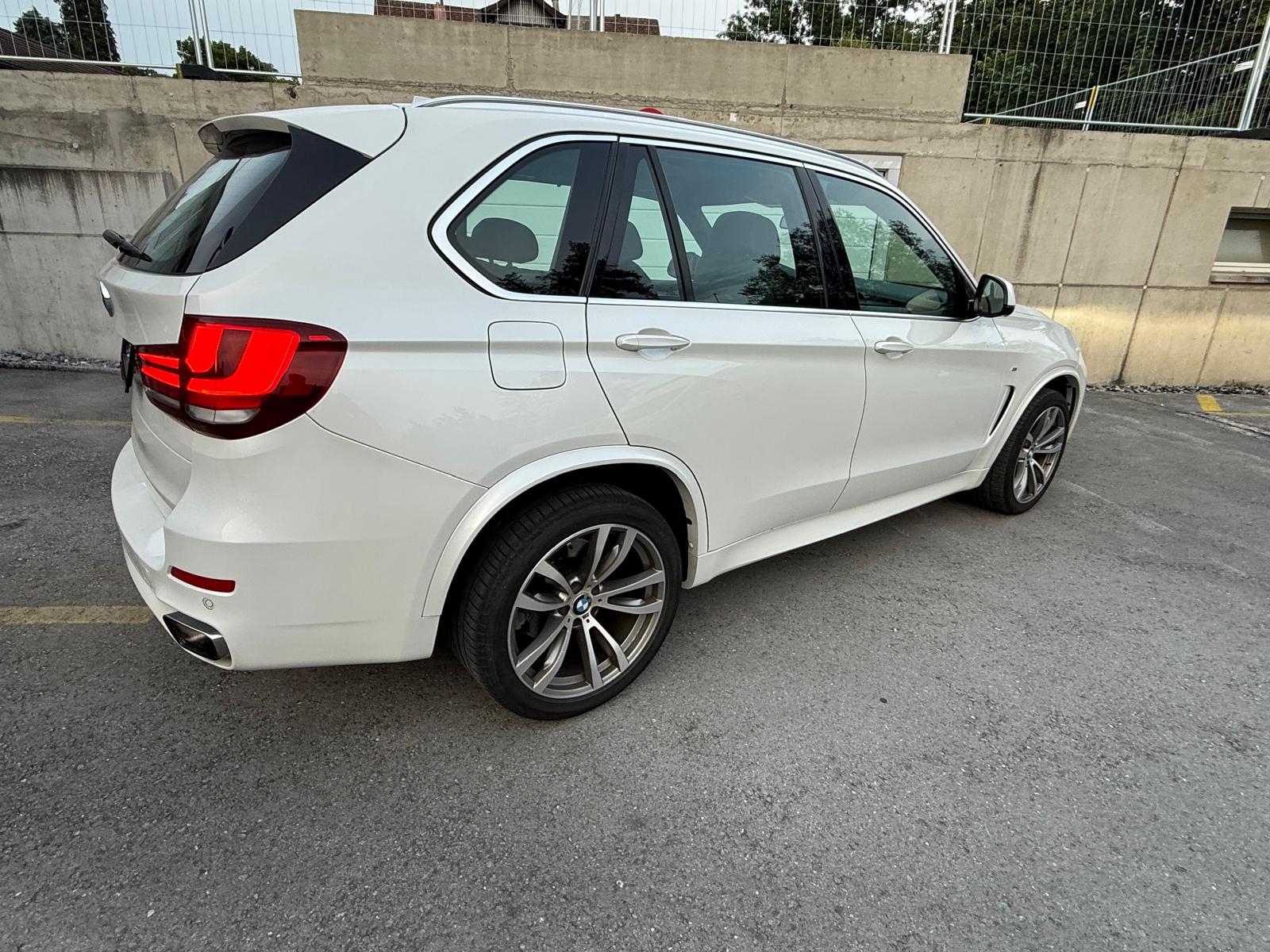 BMW 50i xDrive-image-3