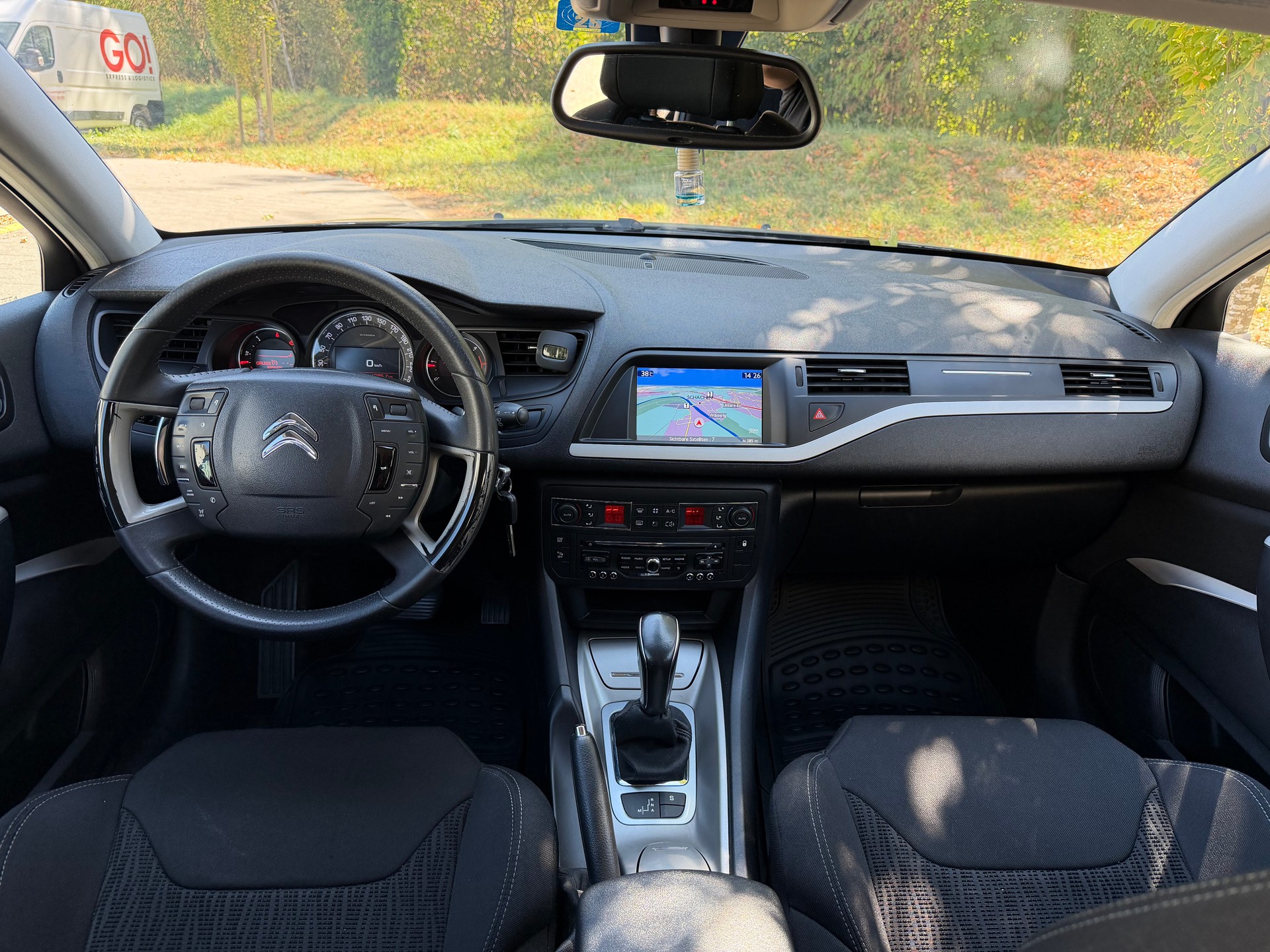 CITROEN C5 Tourer 1.6 e-HDi Attraction EGS6-image-5