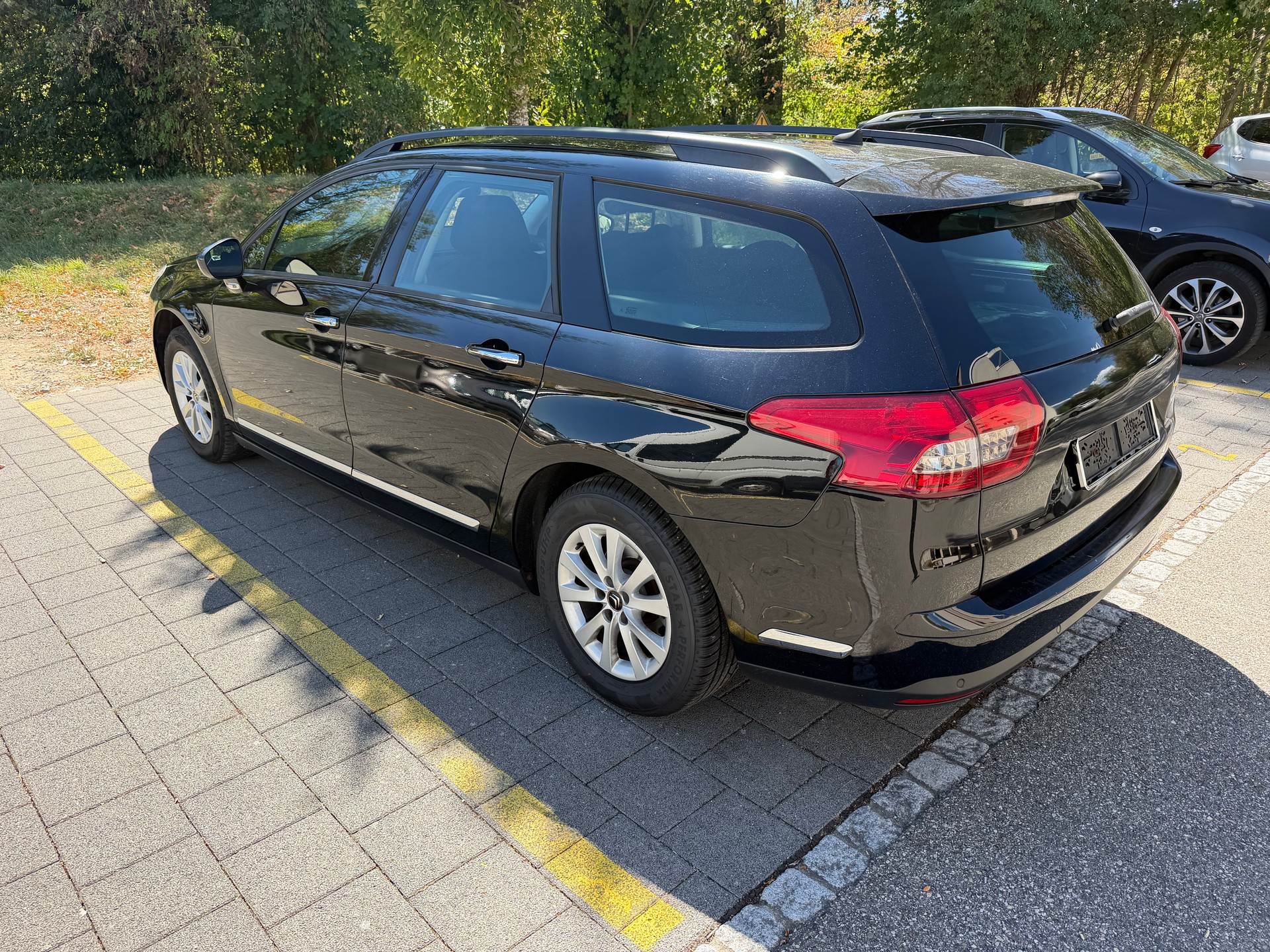 CITROEN C5 Tourer 1.6 e-HDi Attraction EGS6-image-3