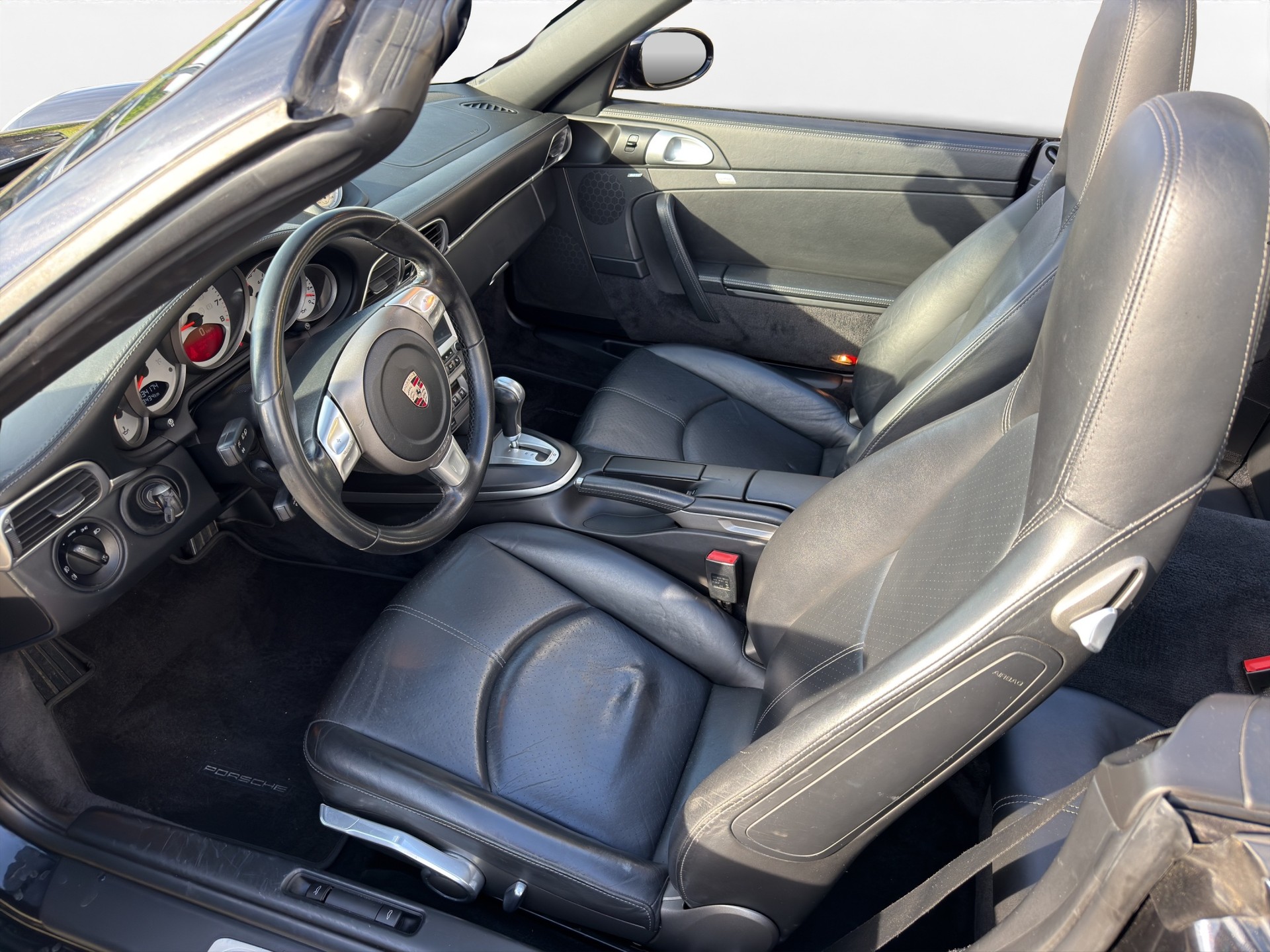 PORSCHE 911 Cabrio Carrera 4S-image-8