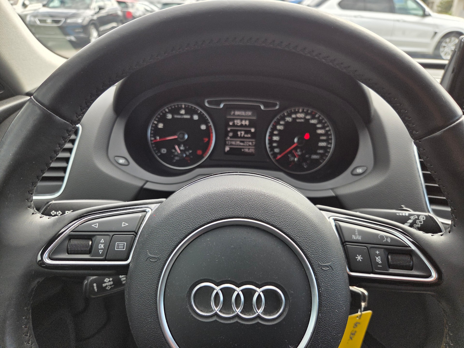 AUDI Q3 2.0 TFSI quattro S-tronic-image-19