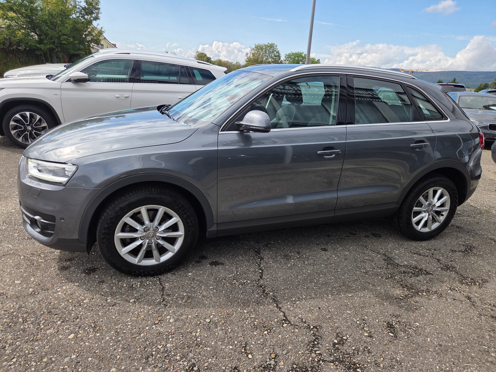 AUDI Q3 2.0 TFSI quattro S-tronic-image-4