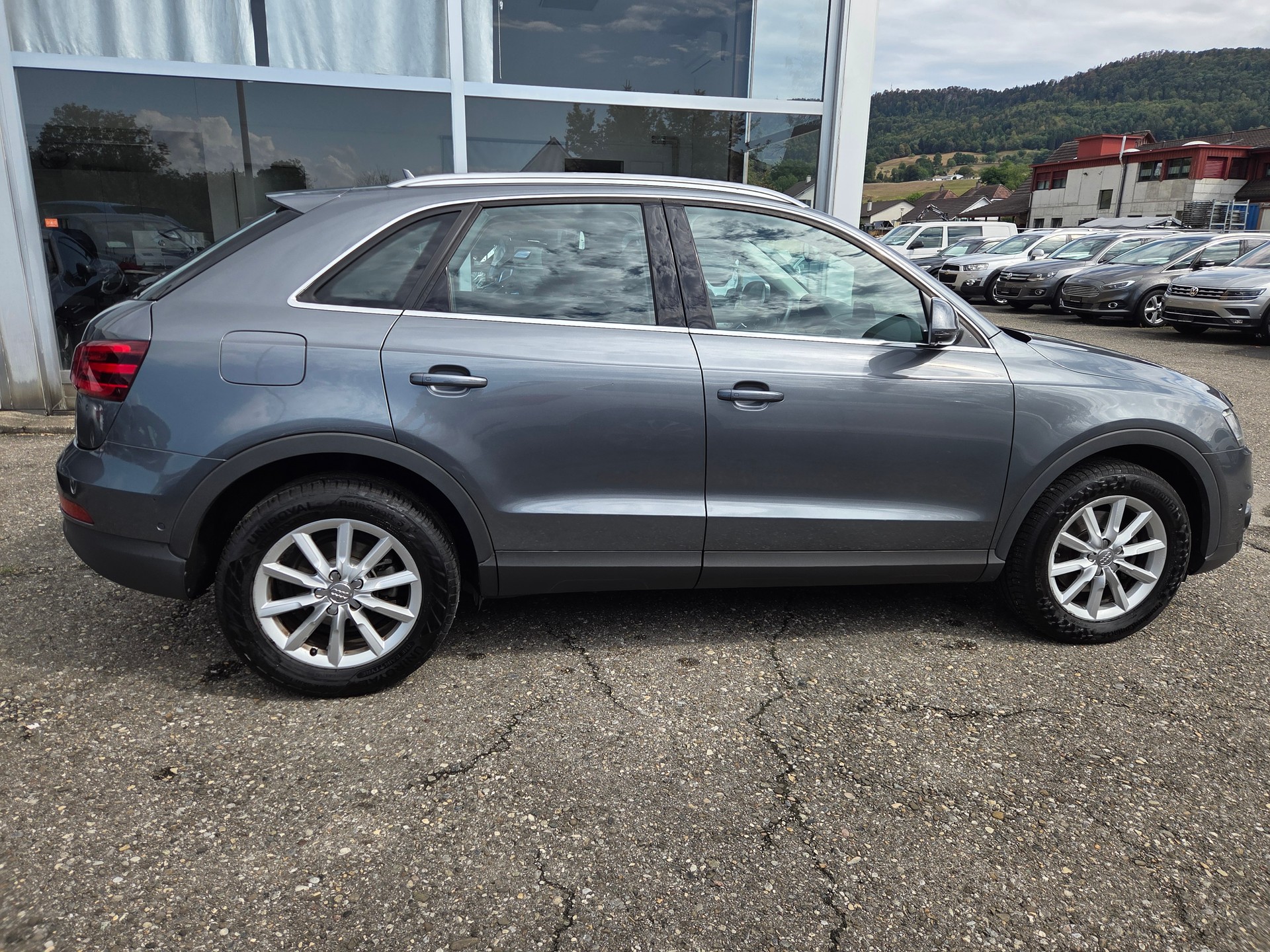 AUDI Q3 2.0 TFSI quattro S-tronic-image-9