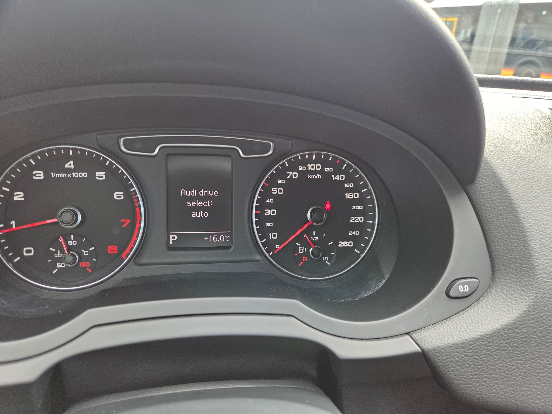 AUDI Q3 2.0 TFSI quattro S-tronic-image-22