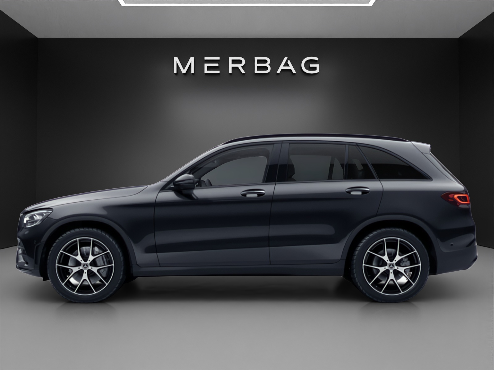 MERCEDES-BENZ GLC 300 e AMG Line 4Matic 9G-Tronic-image-2