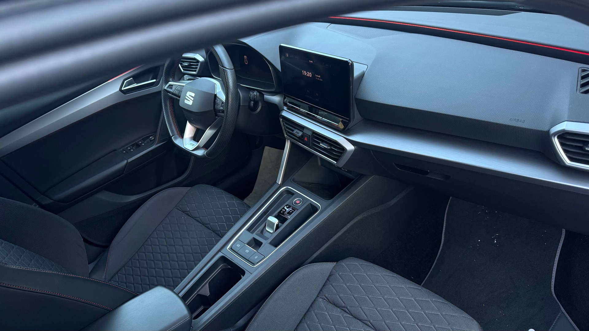 SEAT Leon ST 1.4 eHybrid pHEV DSG Hola FR-image-7