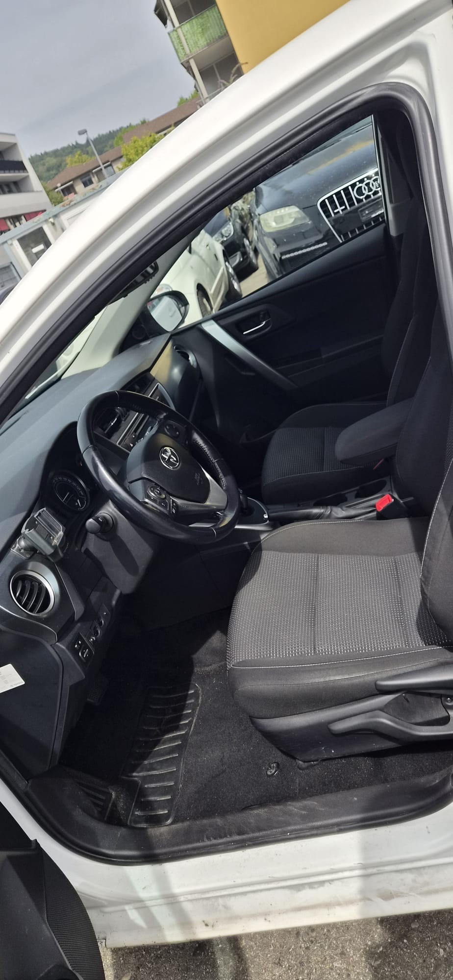 TOYOTA Auris 1.8 16V HSD Linea Luna-image-10