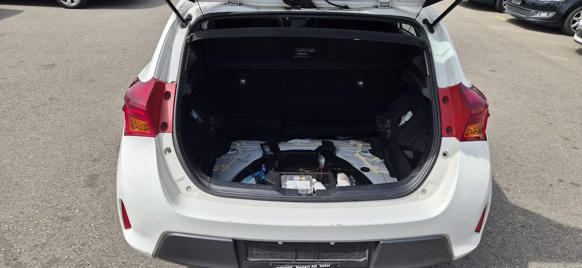 TOYOTA Auris 1.8 16V HSD Linea Luna-image-6