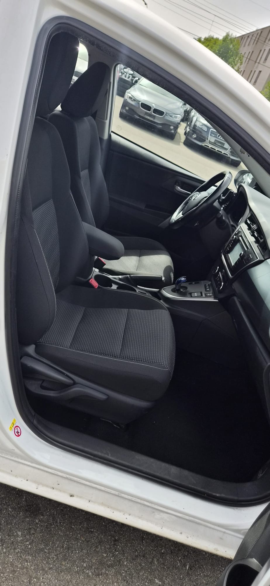 TOYOTA Auris 1.8 16V HSD Linea Luna-image-11